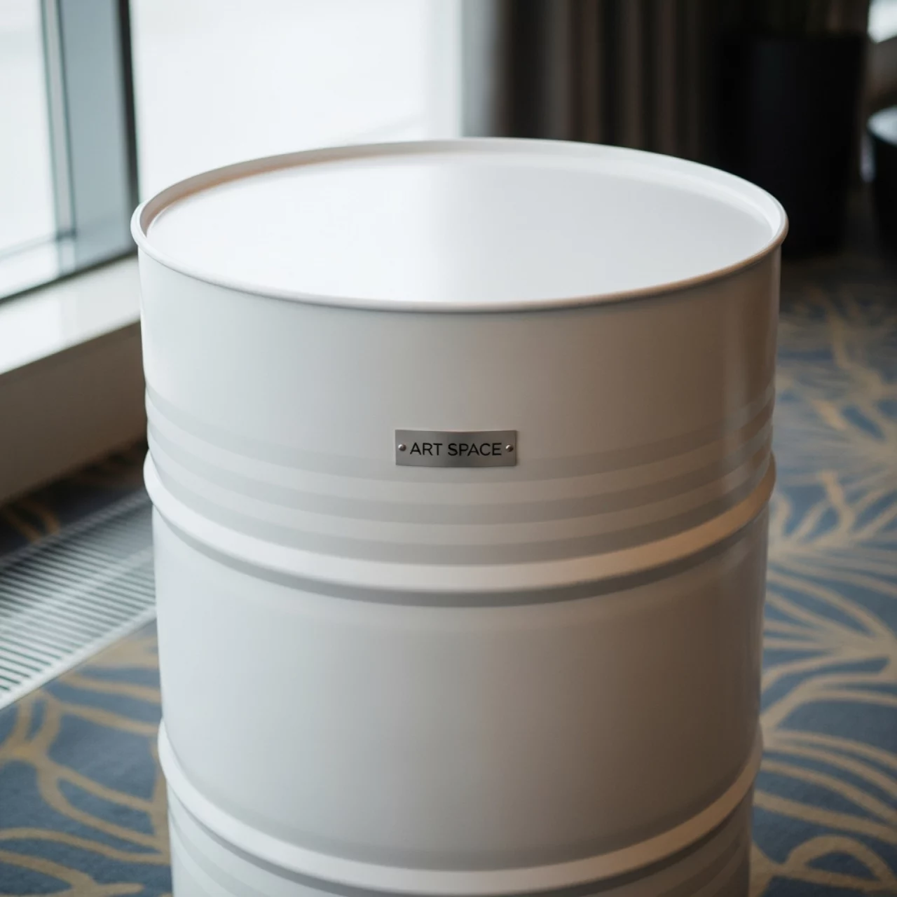 Аренда Стол бочка Barrel белая в отеле «Богатырь» — ART SPACE