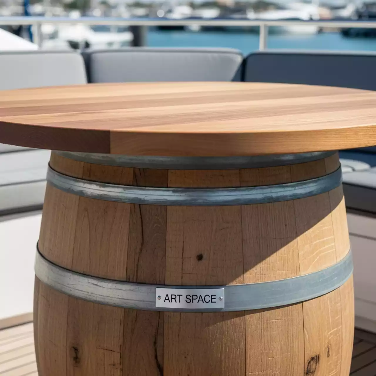 Аренда Стол бочка с деревянной столешницей на VIP-яхте (Имеретинский порт) — ART SPACE