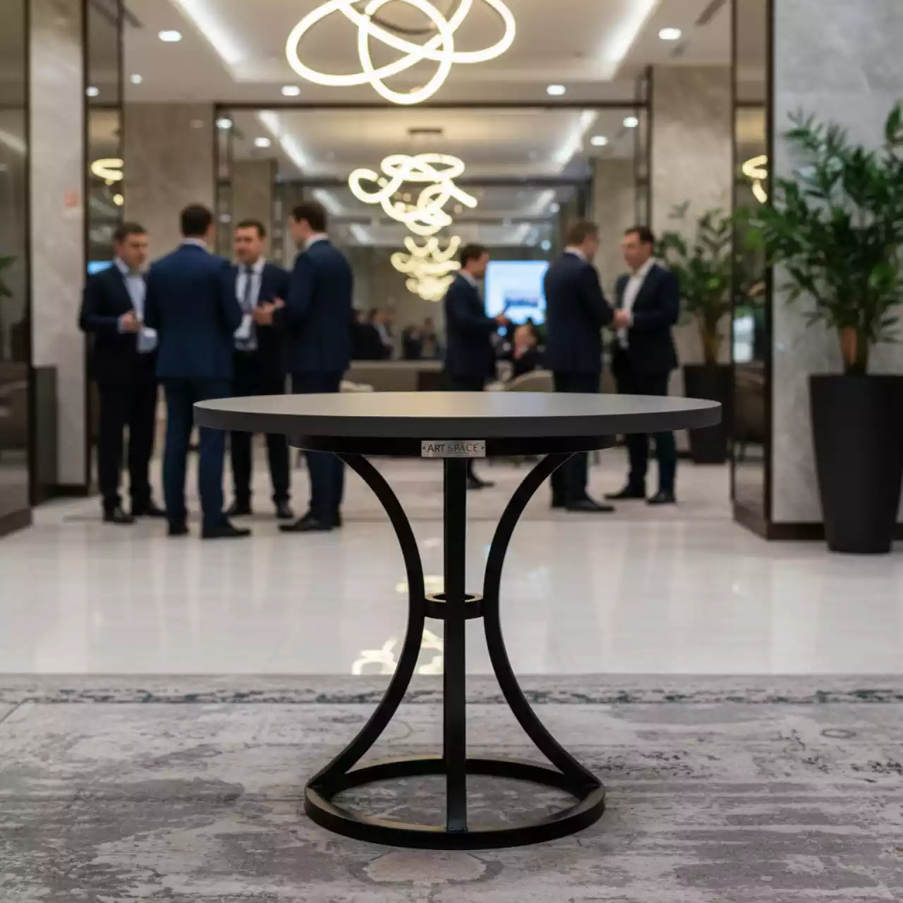 Аренда Стол Cafe table диаметр 80 см в Маринс Парк Отеле — ART SPACE