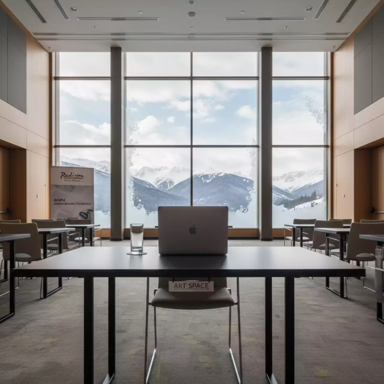 Аренда Стол черный 120х60 см в Radisson Hotel Rosa Khutor — ART SPACE