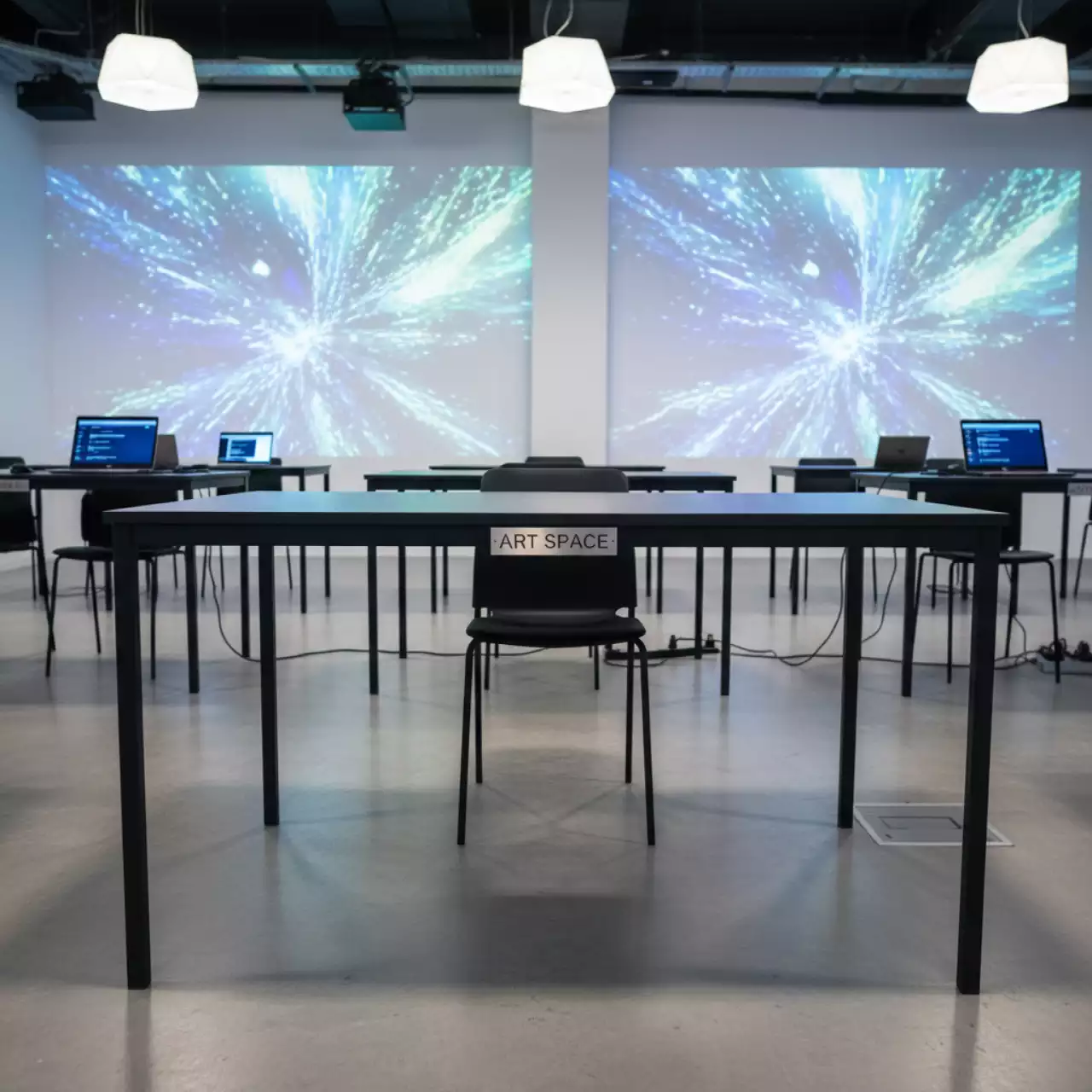 Аренда Стол черный 150х75 см в Маринс Парк Отеле — ART SPACE