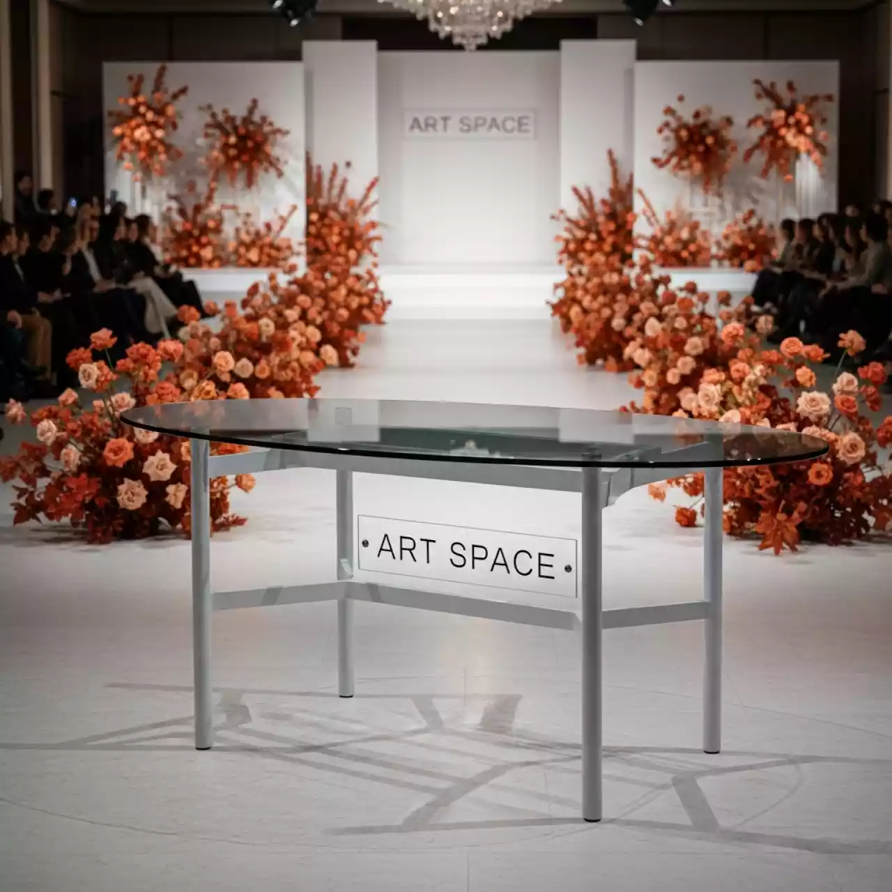 Аренда Стол Daen 34 стеклянный в Golden Tulip Rosa Khutor — ART SPACE