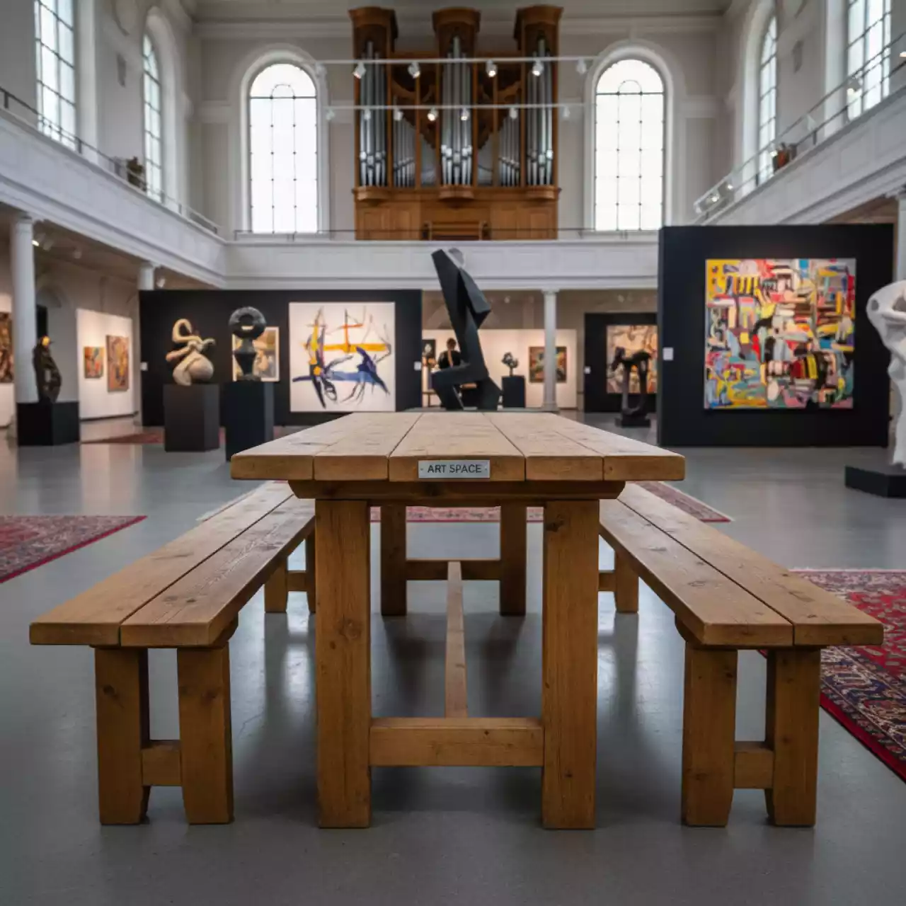 Аренда Стол деревянный с лавками пивной набор в Зале органной и камерной музыки — ART SPACE