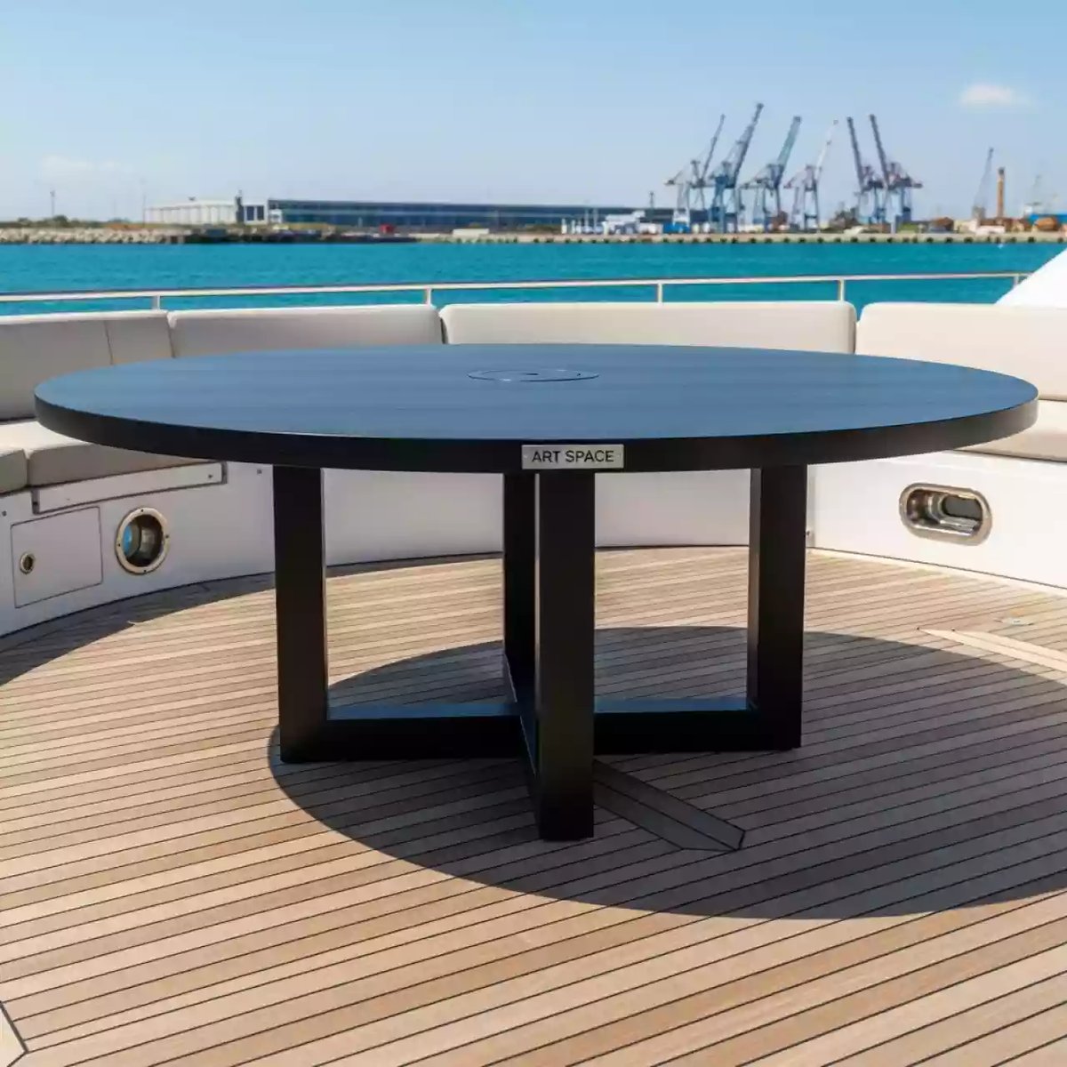 Аренда Стол для переговоров круглый черный Backstage 180 см на VIP-яхте (Имеретинский порт) — ART SPACE