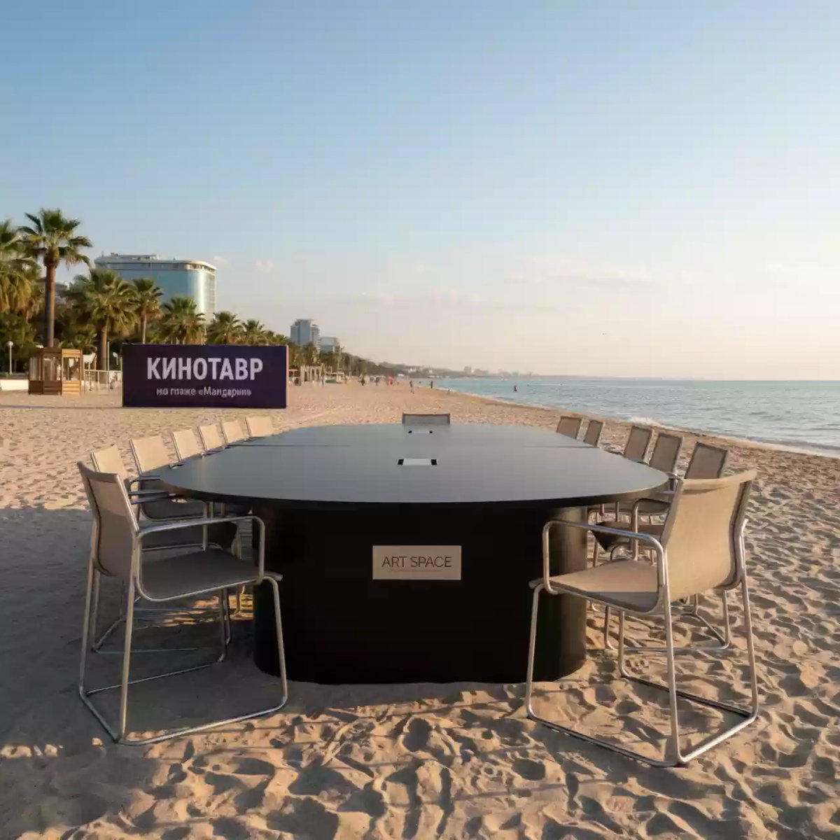 Аренда Стол для переговоров овальный 160х460 см черный 02 385 II GR на пляже «Мандарин» — ART SPACE