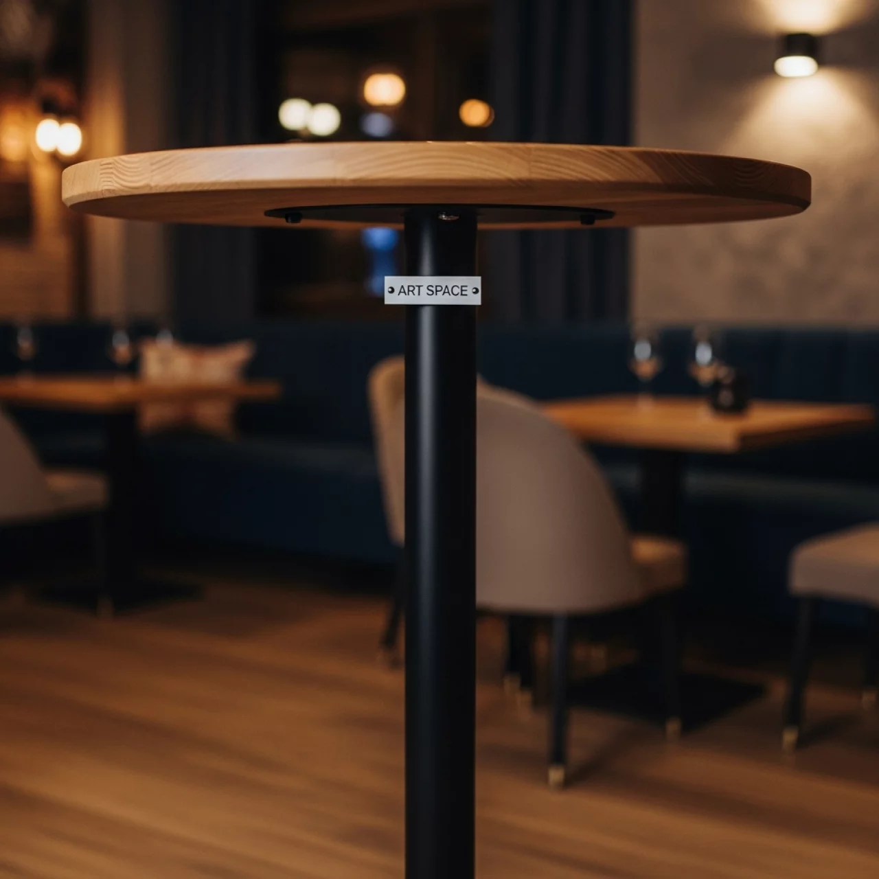 Аренда Стол фуршетный диаметр 80 см в ресторане «Сыроварня» — ART SPACE