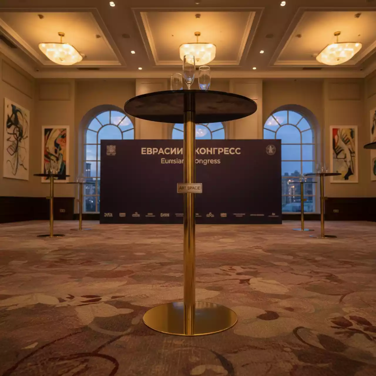 Аренда Стол Gatsby D 60 в Sport Inn Hotel & Wellness — ART SPACE