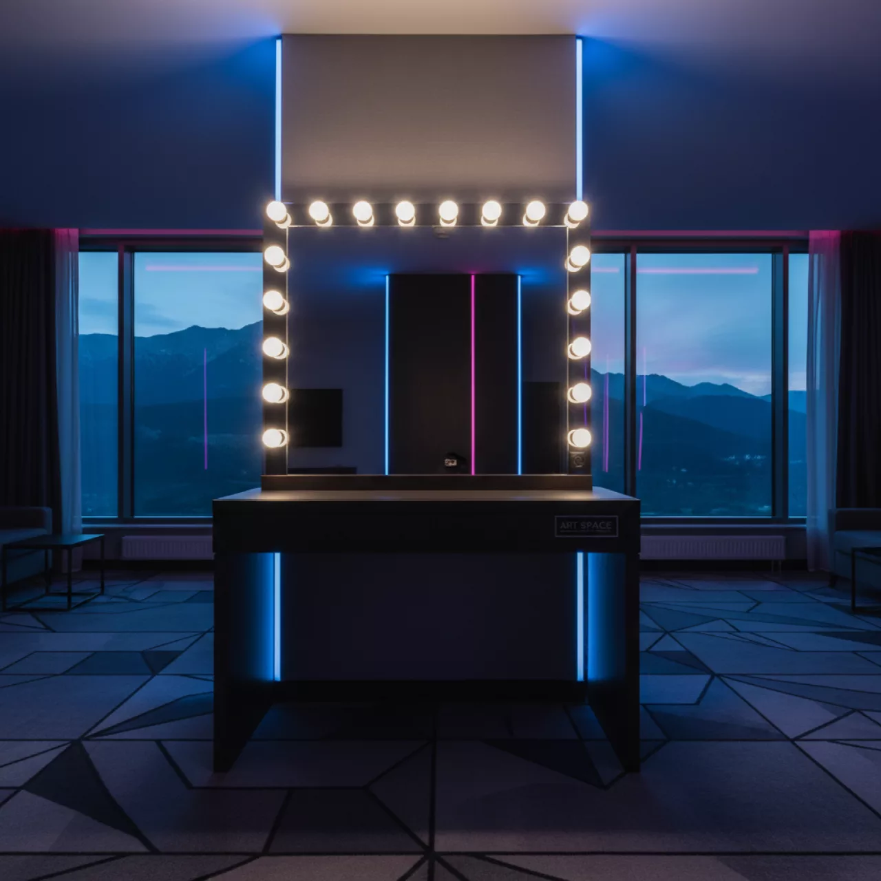 Аренда Стол гримерный из дерева цвет венге в Novotel Resort — ART SPACE