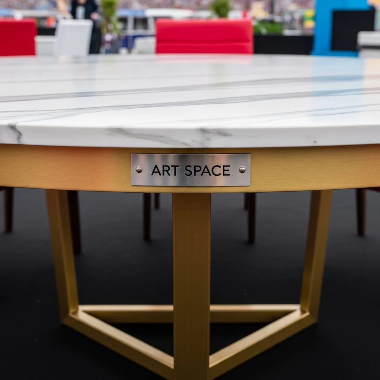 Аренда Стол Homer 120 gold мрамор в Red Arena — ART SPACE