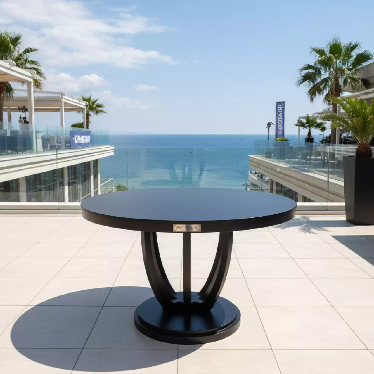 Аренда Стол Homer черный диаметр 100 см в ресторане «D.O.M» — ART SPACE