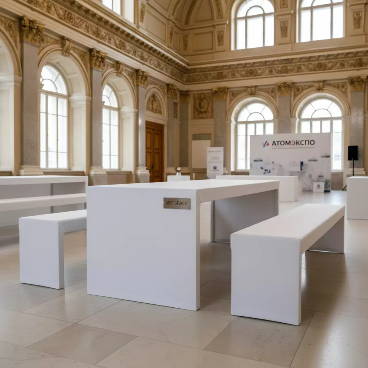 Аренда Стол и лавки в стрейч чехлах белые 220 см в усадьбе Голицына — ART SPACE