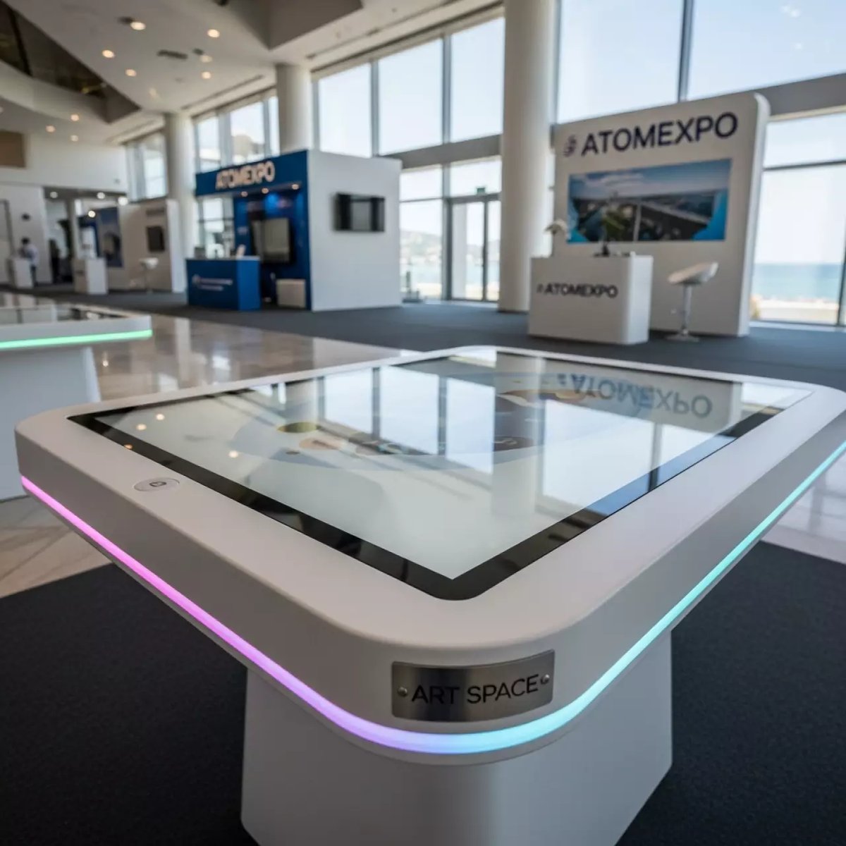 Аренда Стол интерактивный детский NexTouch KidTouch 32P trend line 2023 в Grand Karat Sochi — ART SPACE