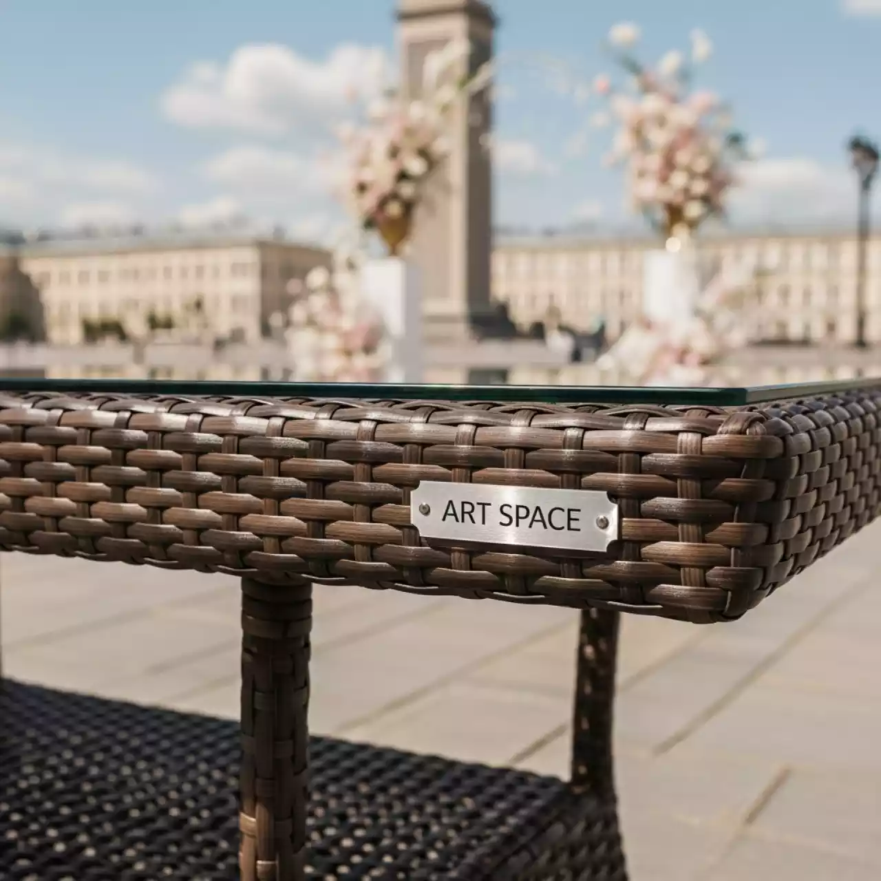 Аренда Стол из искуственного ротанга YH T4428G brown на Медальной площади — ART SPACE