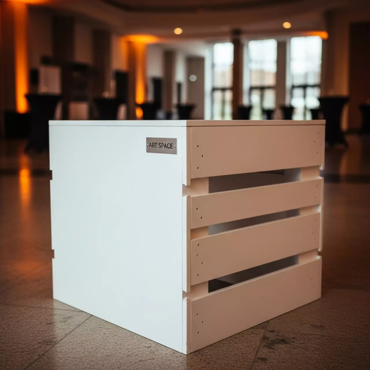 Аренда Стол из паллет Cube 50 см белый R4E 00030 в конгресс-холле отеля Жемчужина — ART SPACE