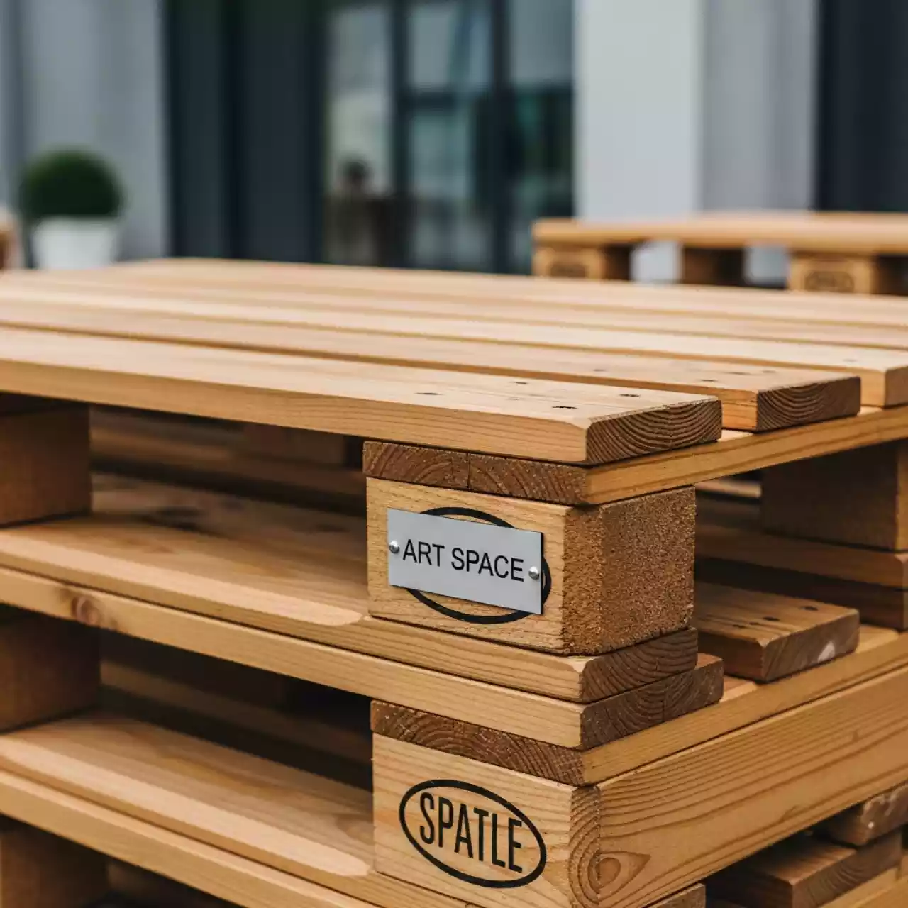 Аренда Стол из паллет Wood в Mövenpick Hotel — ART SPACE