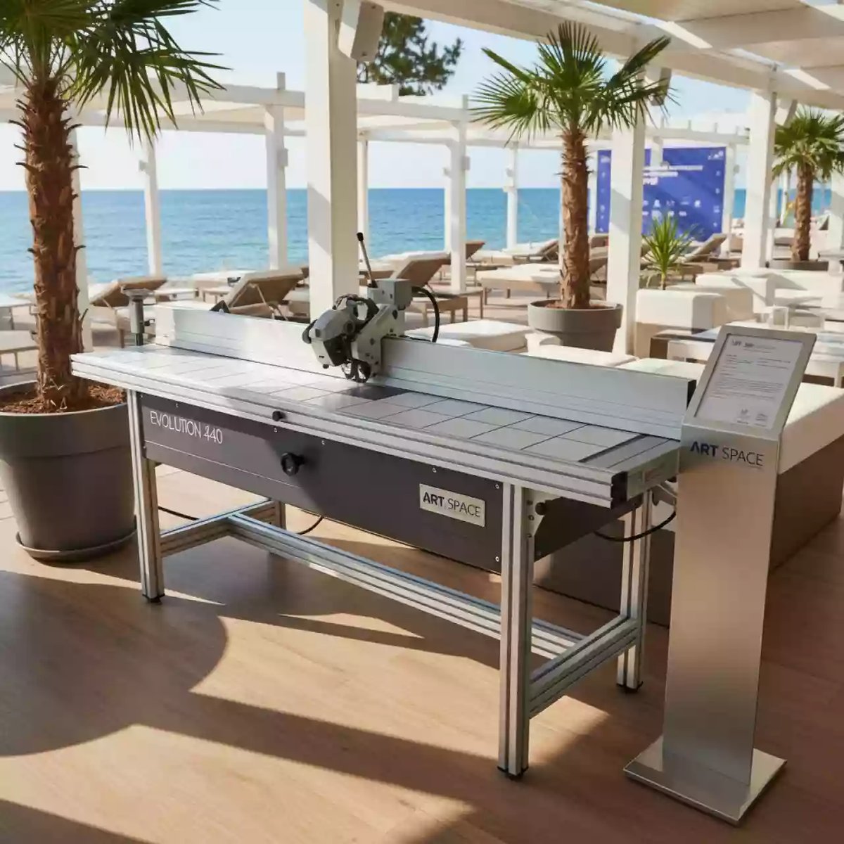 Аренда Стол KeenCut Evolution E2 Evolution Bench 240 2,1 м в пляжном клубе Del Mar — ART SPACE