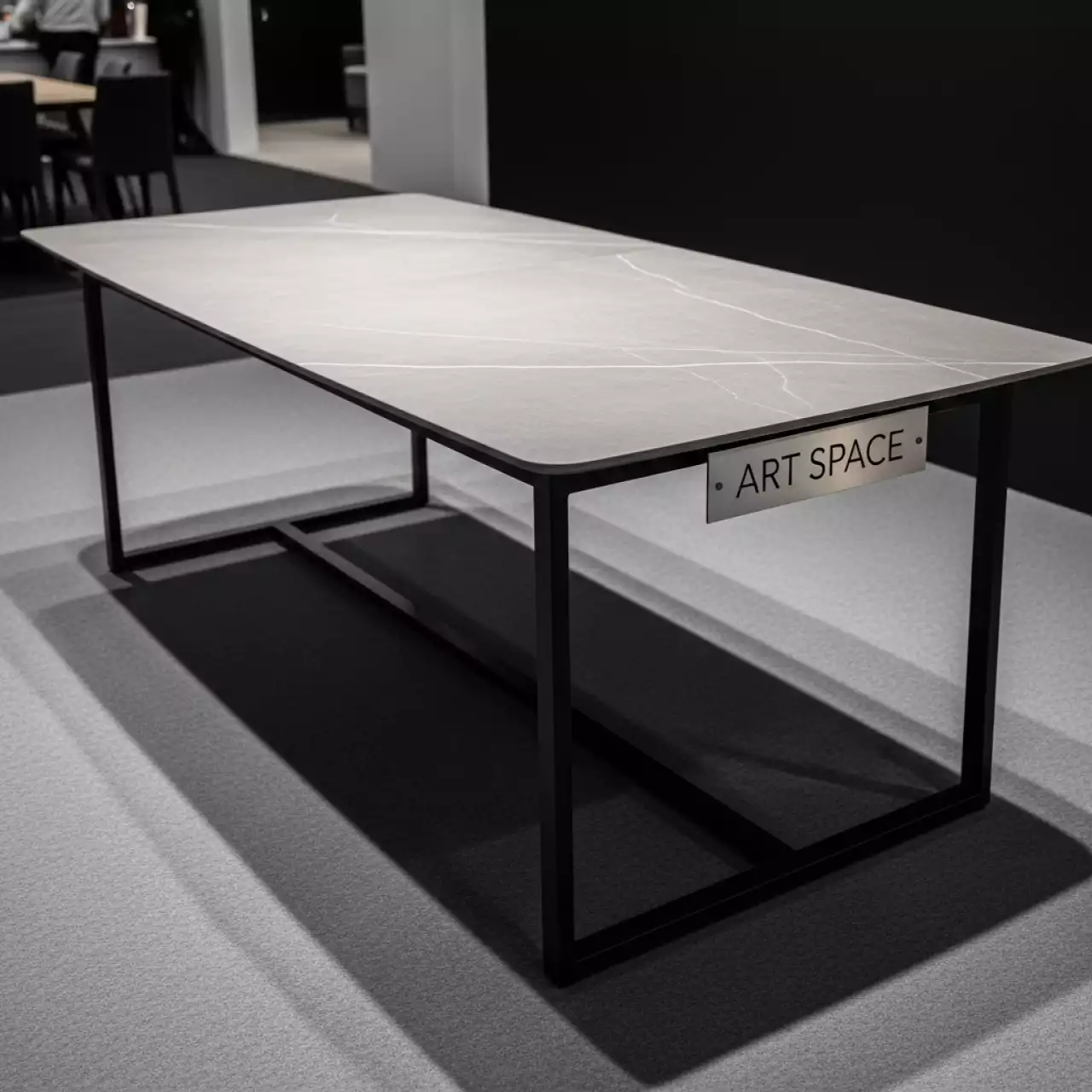 Аренда Стол керамический Старлайт 140 200х80 carmen light grey черный в VK Stadium Sirius — ART SPACE