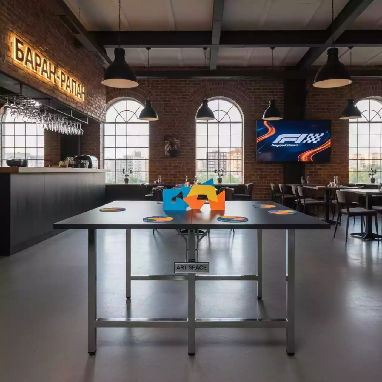 Аренда Стол Кейт 120 складной с регулировкой высоты серый в ресторане «Баран-Рапан» — ART SPACE