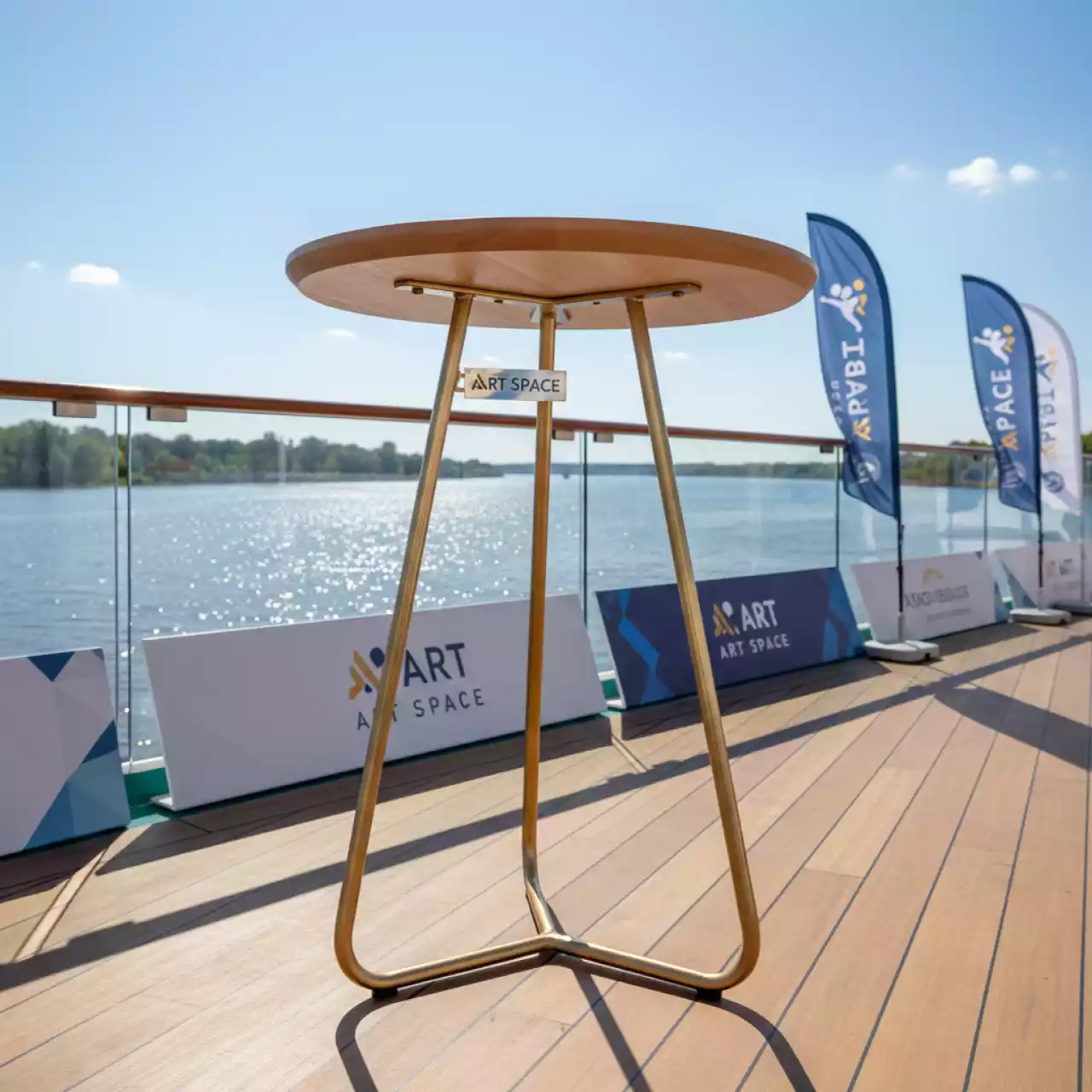 Аренда Стол коктейльный Beverly 2108GD d 70 на теплоходе «Дагомыс» — ART SPACE
