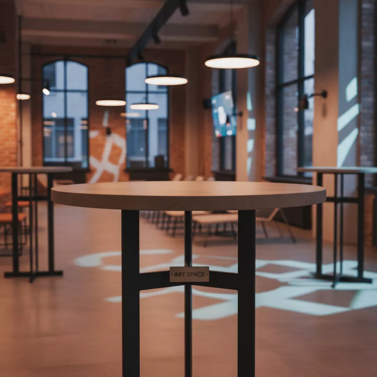 Аренда Стол коктейльный Carosello диаметр 60 см 2134 в Boutique Hotel PORTUM 1905 — ART SPACE