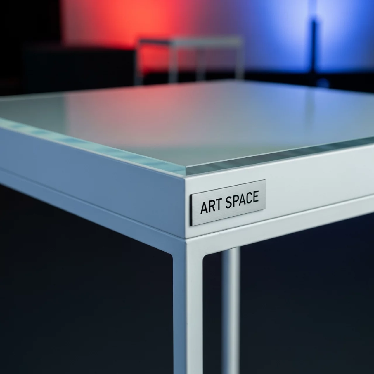 Аренда Стол коктейльный high cube стеклянный белый в Red Arena — ART SPACE