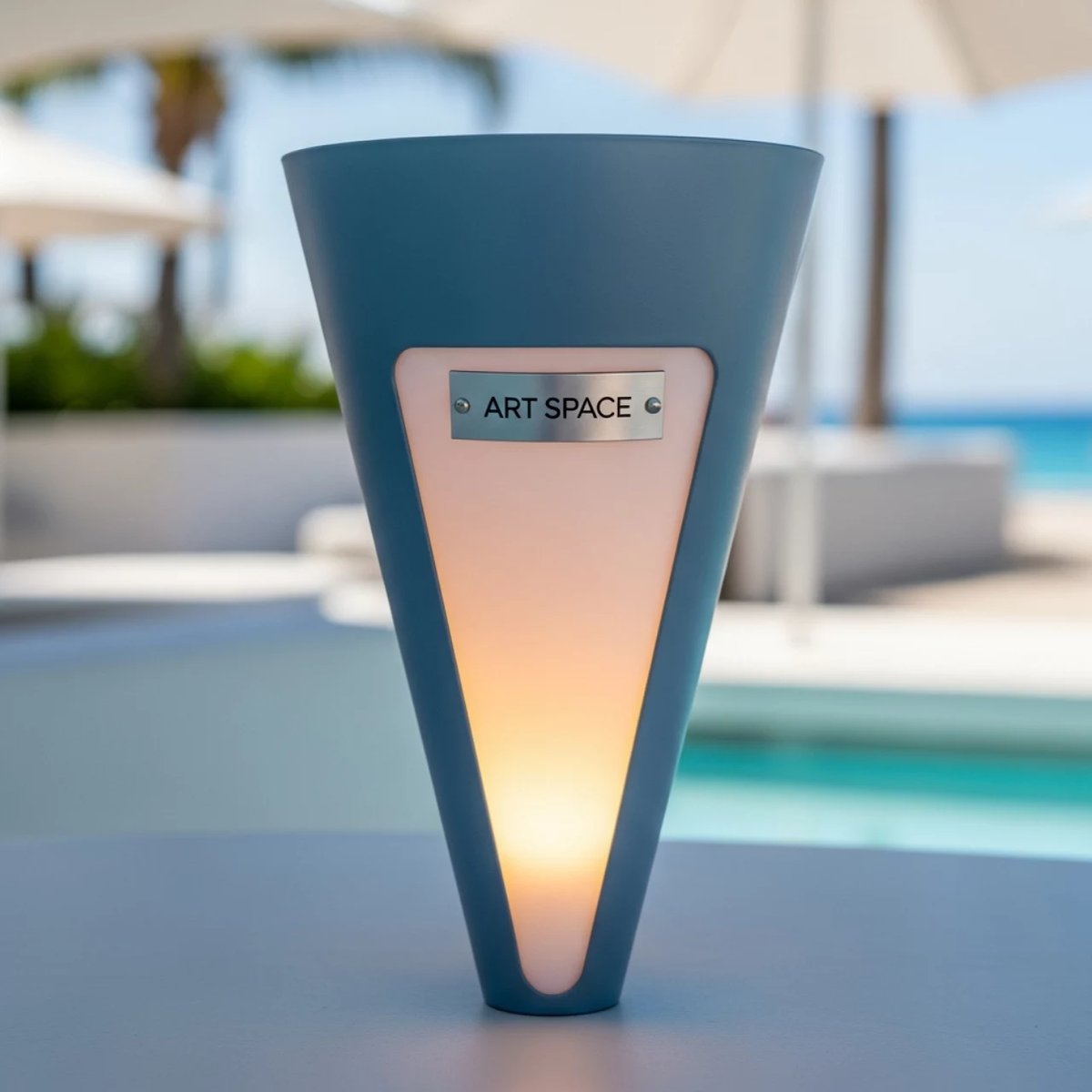 Аренда Стол коктейльный конус с подсветкой в пляжном клубе Del Mar — ART SPACE