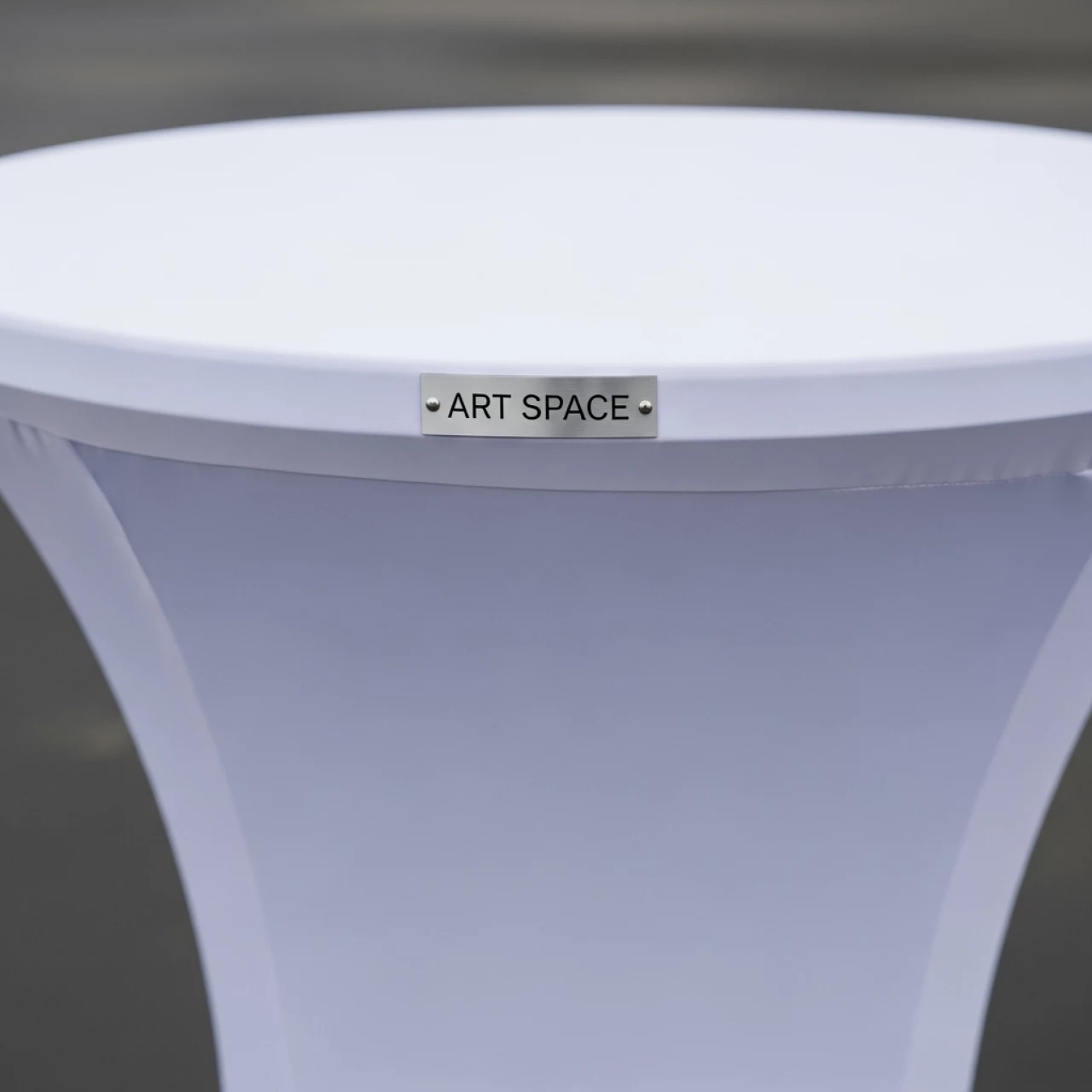 Аренда Стол коктейльный круглый белый d70 см на пляже «Ривьера» — ART SPACE