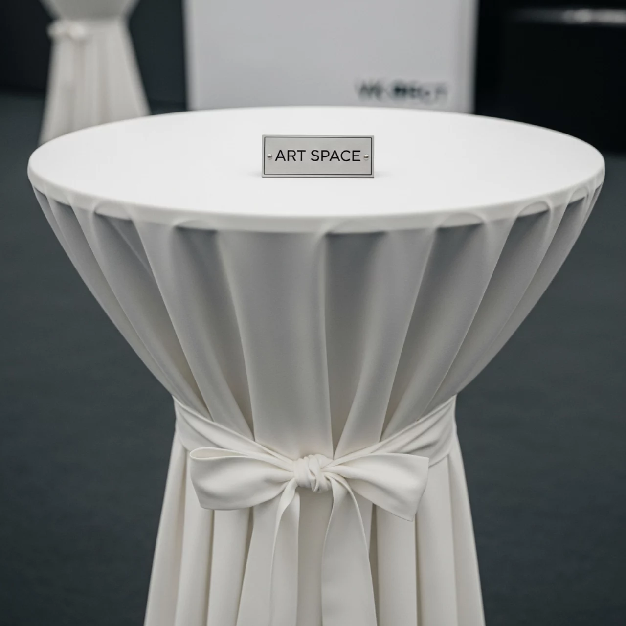 Аренда Стол коктейльный круглый D70хH105 см в конгресс-холле отеля Жемчужина — ART SPACE