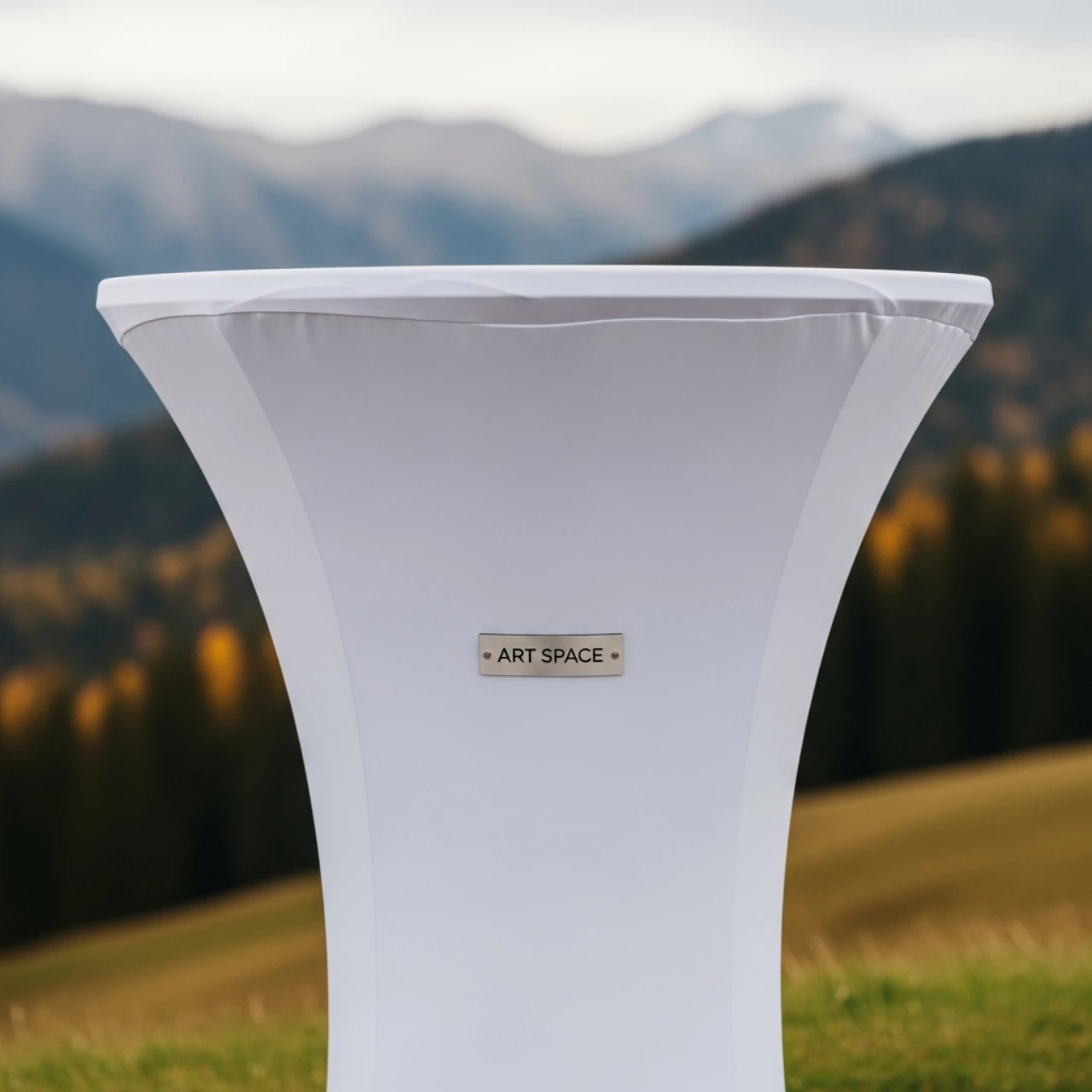 Аренда Стол коктейльный со стрейч скатертью белого цвета на курорте «Газпром» (Альпика) — ART SPACE