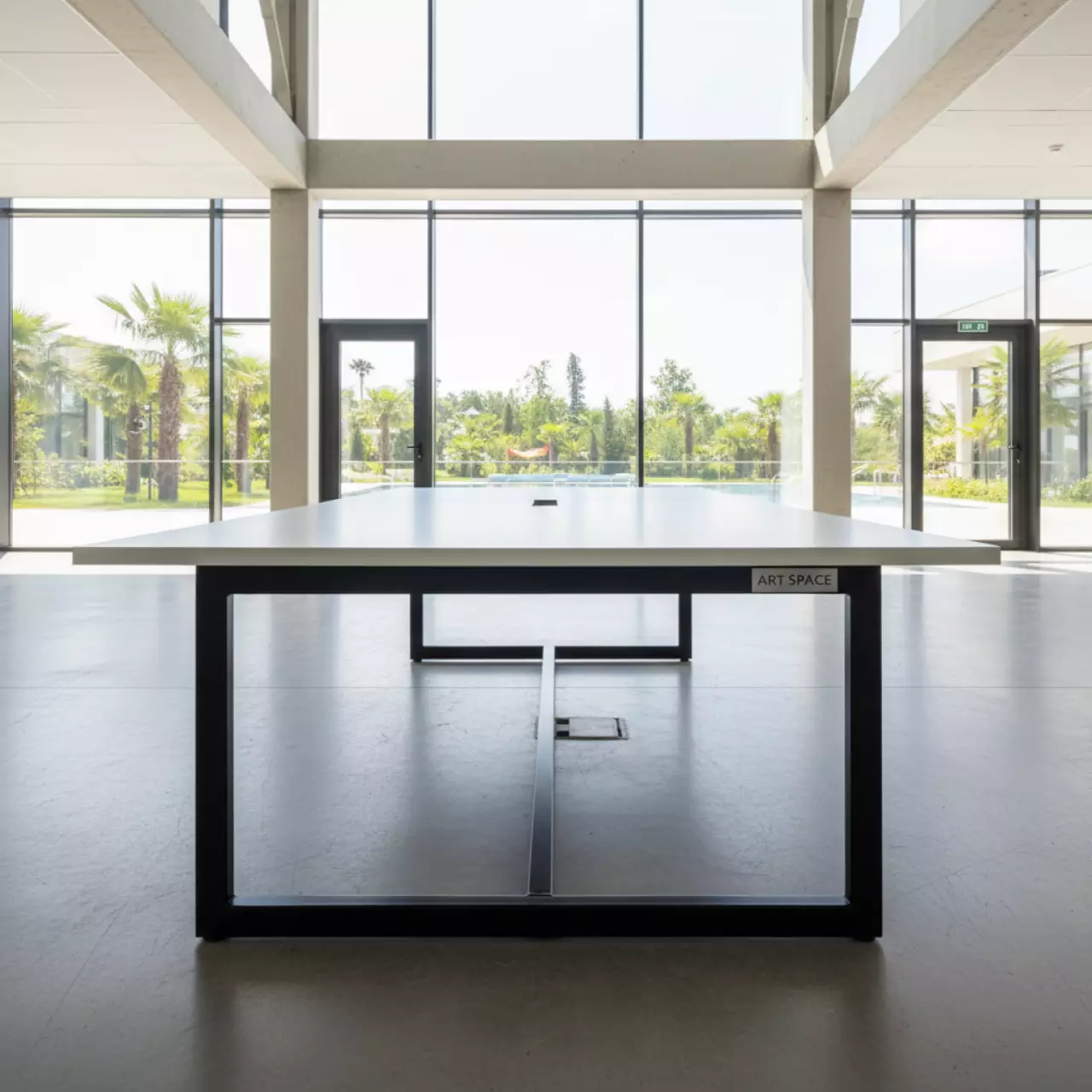 Аренда Стол конференционный белый прямоугольный 180х140 см в Сочи Парк Отеле — ART SPACE