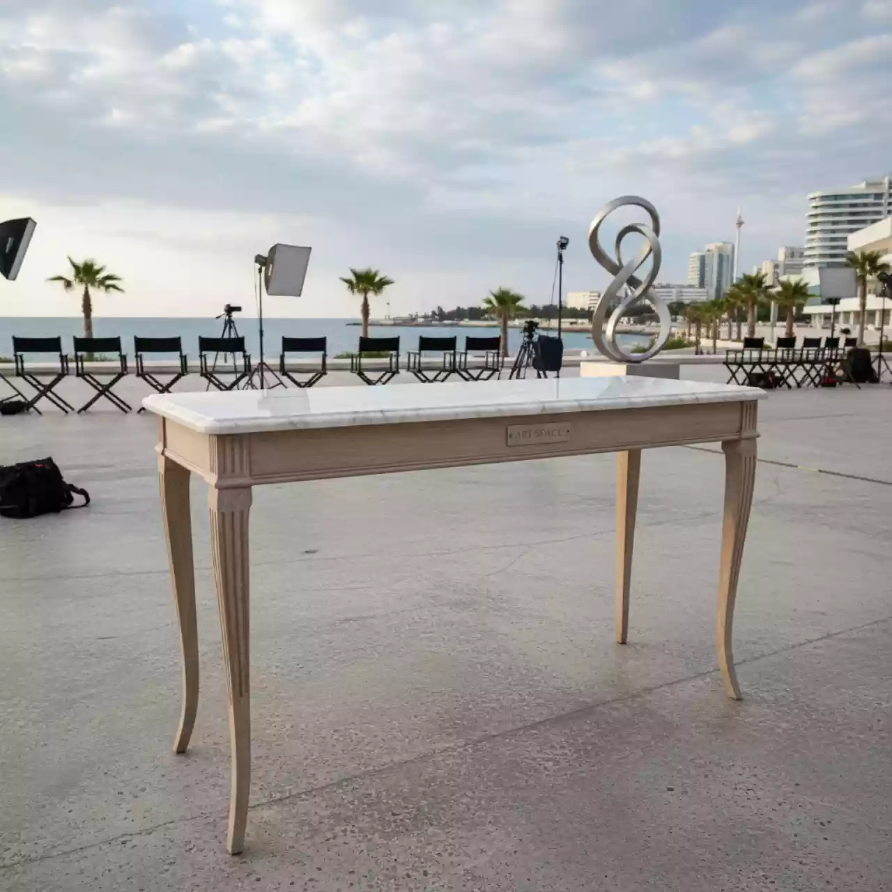 Аренда Стол консольный Vespa на Имеретинской набережной — ART SPACE