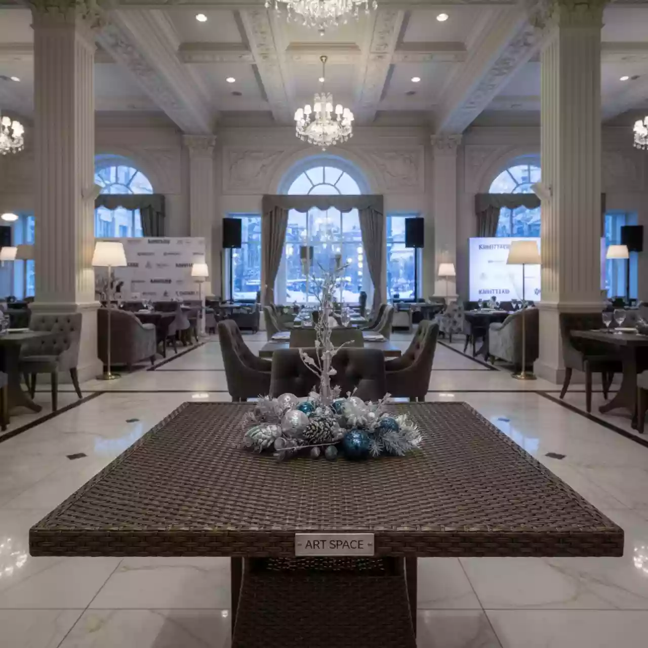 Аренда Стол коричневый B rattan Dallas 800х800 мм в ресторане «Магеллан» — ART SPACE