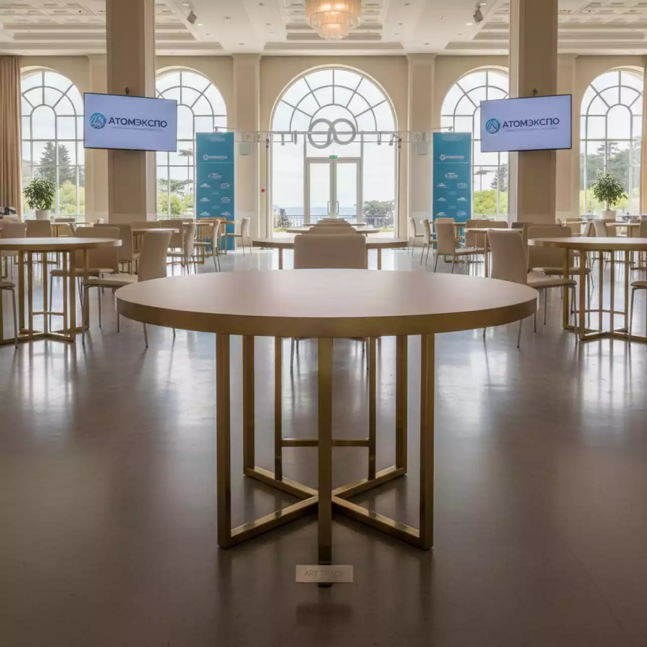 Аренда Стол круглый 80 DECO капучино в конгресс-холле отеля Жемчужина — ART SPACE