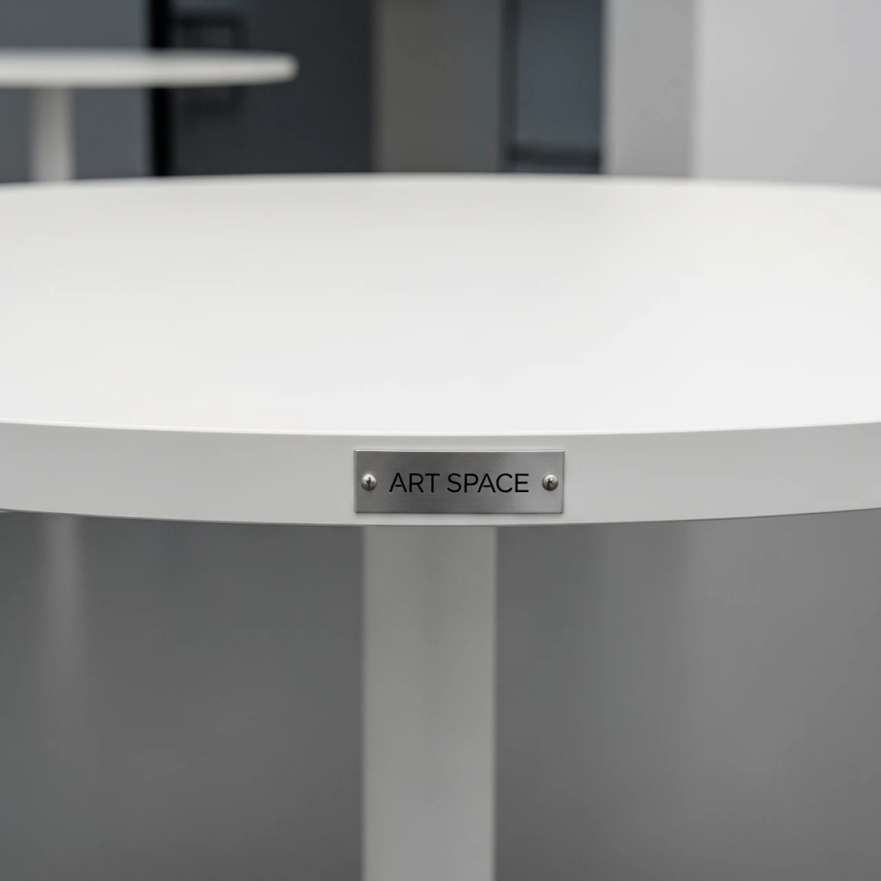 Аренда Стол круглый белый 80х75 см в МФК «Горный» — ART SPACE