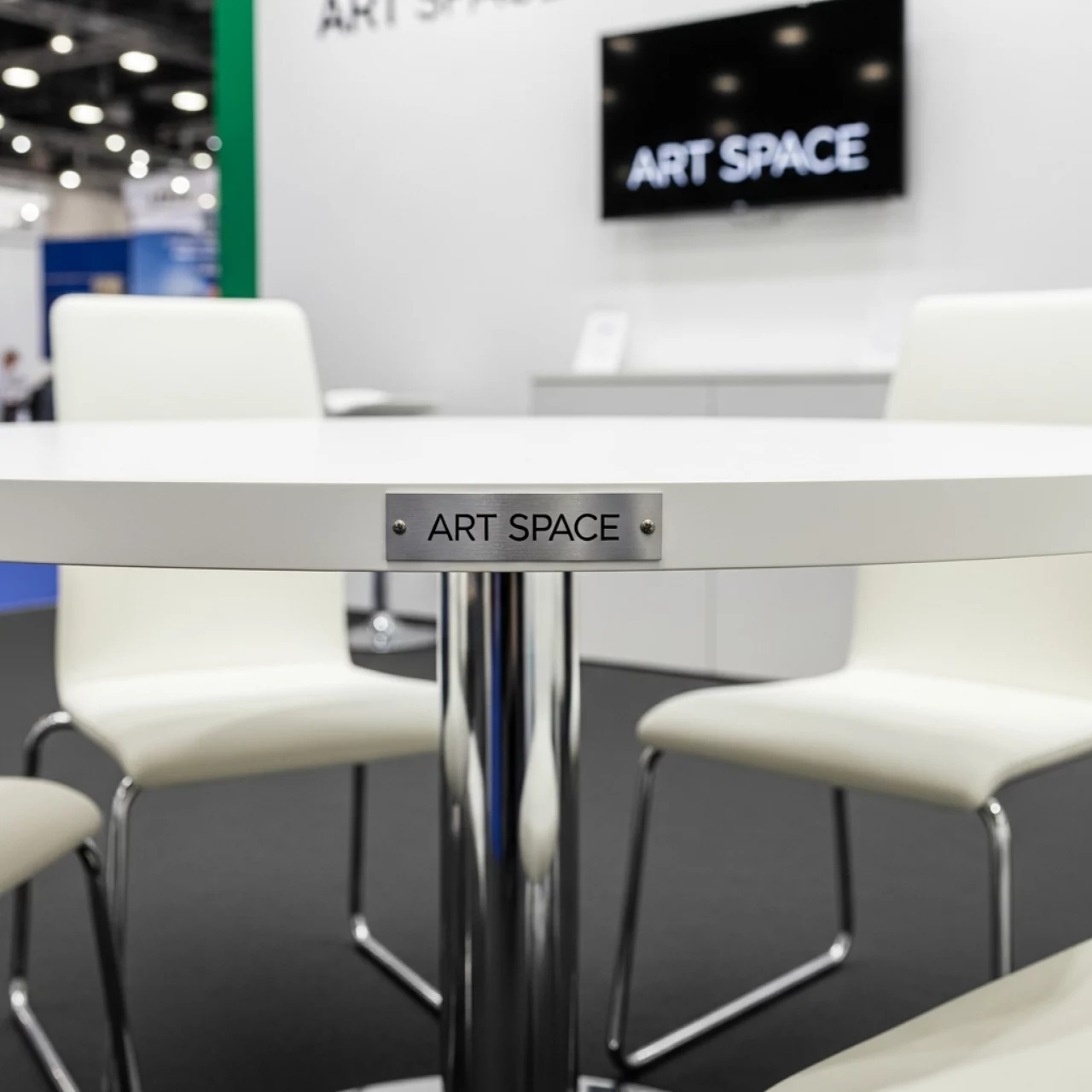 Аренда Стол круглый диаметр 80 см в Маринс Парк Отеле — ART SPACE