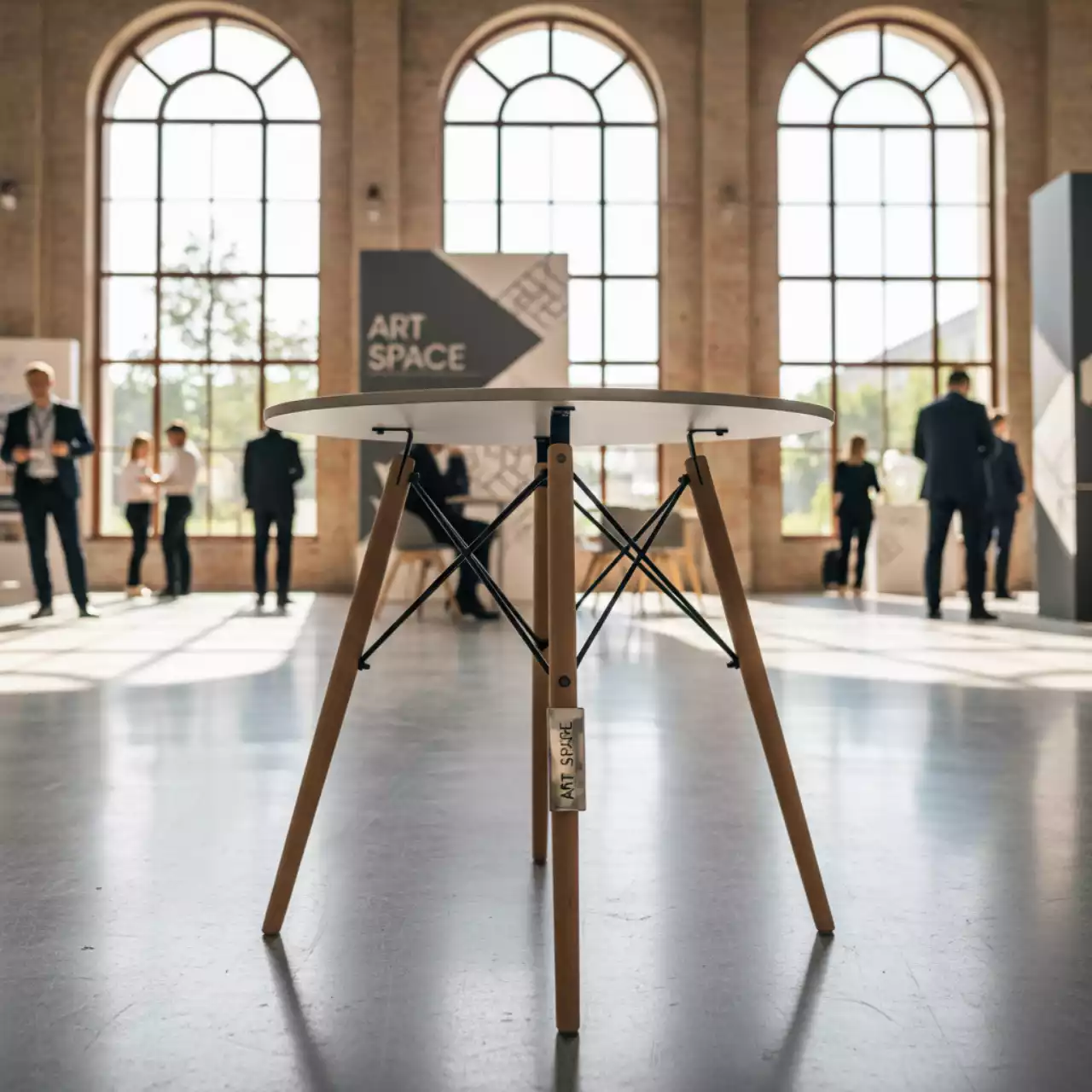 Аренда Стол круглый Eames white & wood в Cosmos Sochi Hotel — ART SPACE