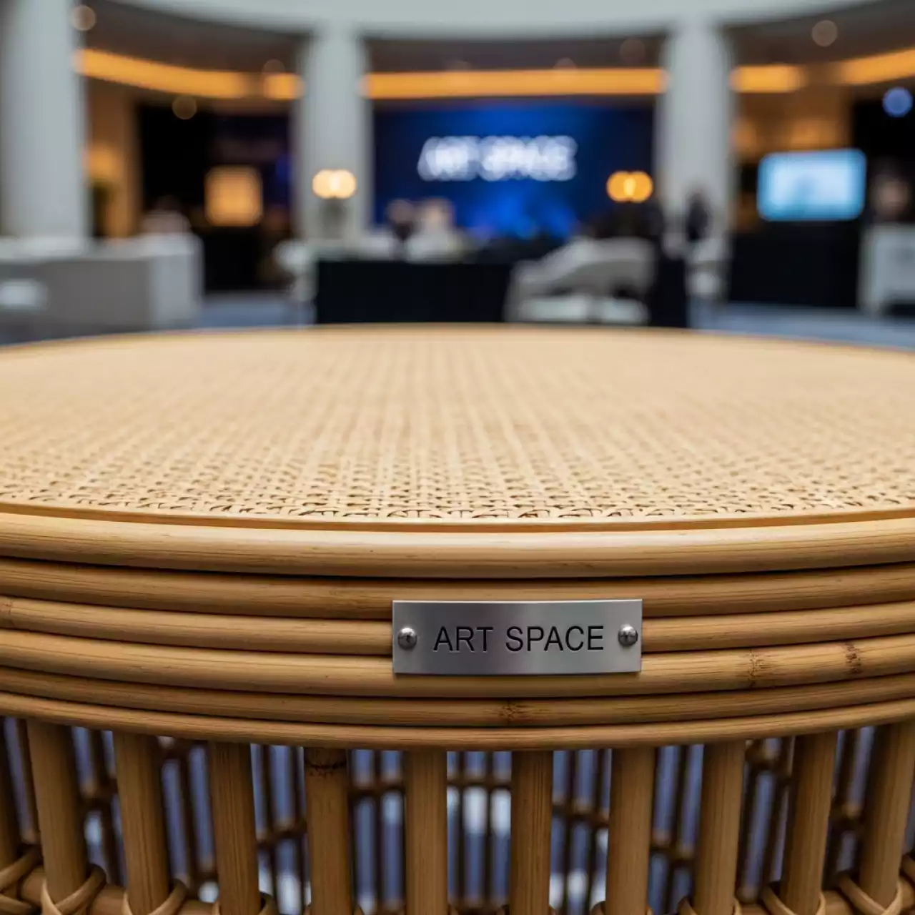 Аренда Стол круглый из искусственного ротанга Bamboo диаметр 60 см в Mövenpick Hotel — ART SPACE