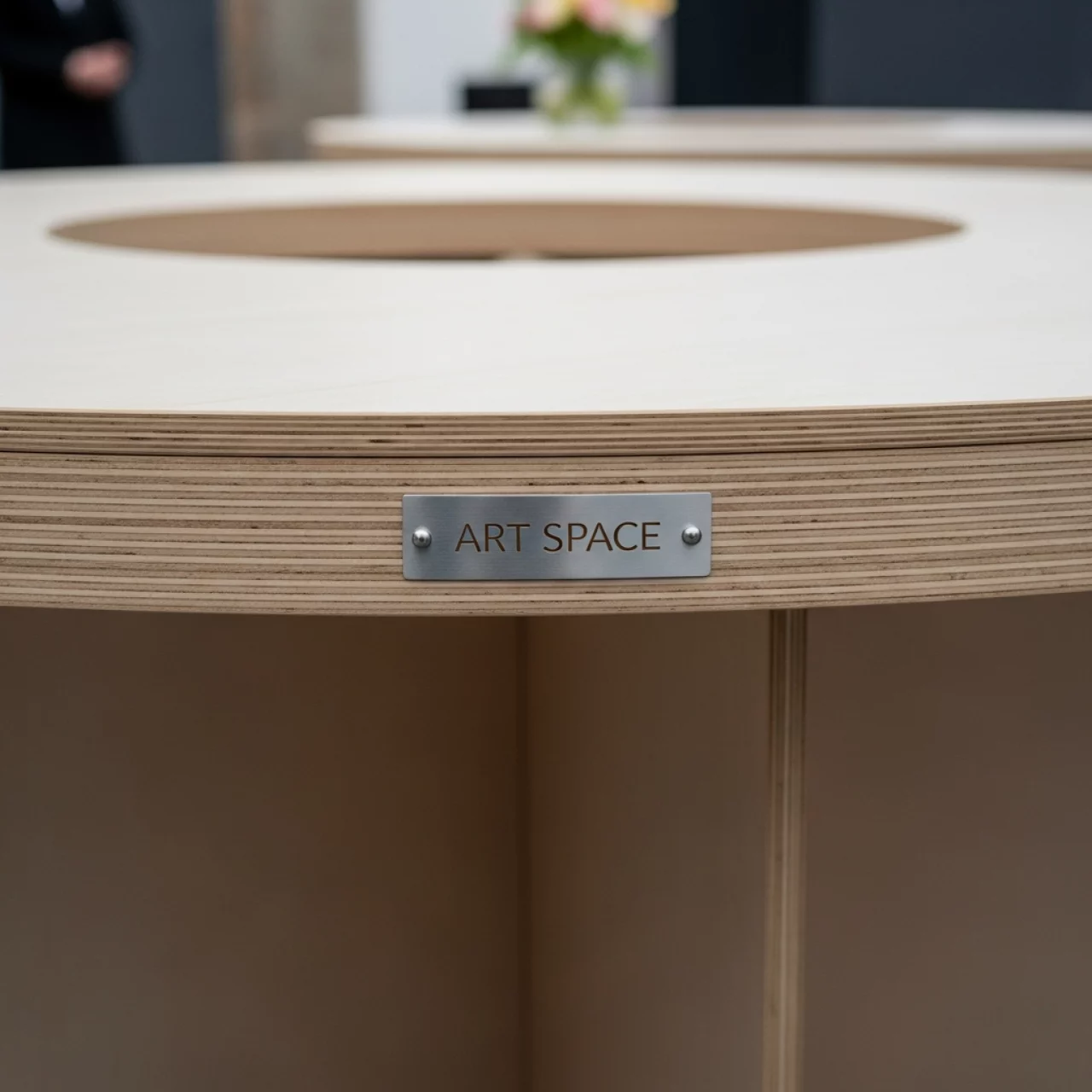 Аренда Стол круглый ЛДСП диаметр 150 см в Rixos Krasnaya Polyana — ART SPACE