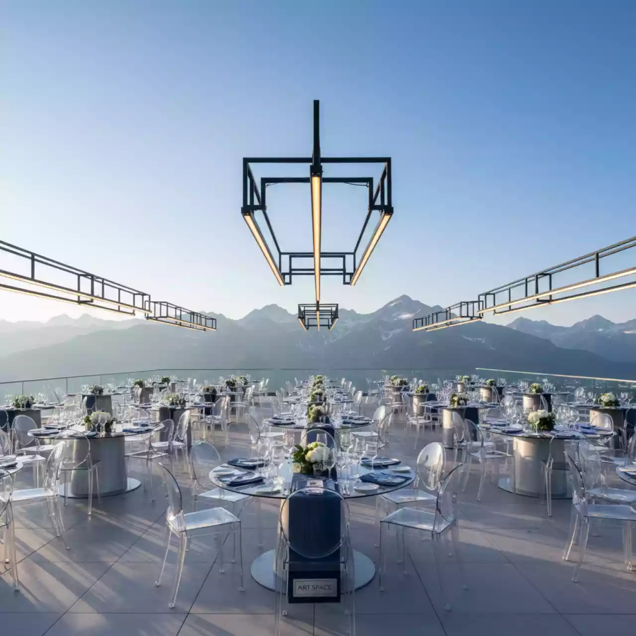 Аренда Стол круглый пластиковый на площадке Rosa Peak (2320м) — ART SPACE