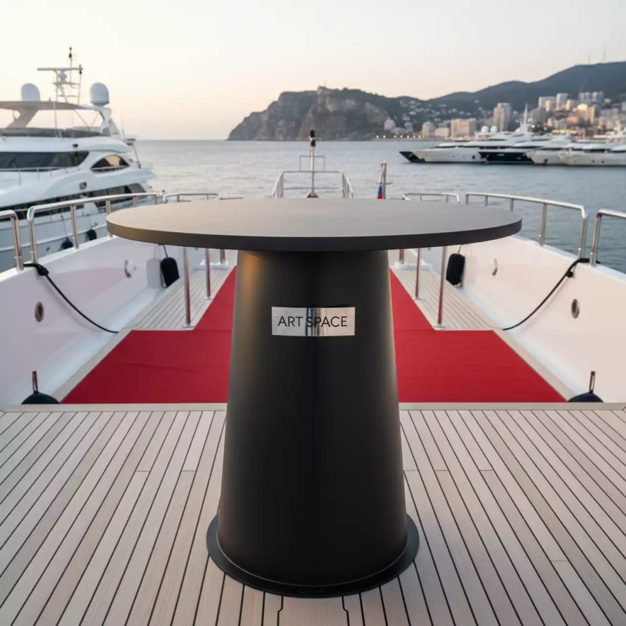 Аренда Стол круглый TLH 060RR D 60 R 05 на VIP теплоходе (Морпорт Сочи) — ART SPACE