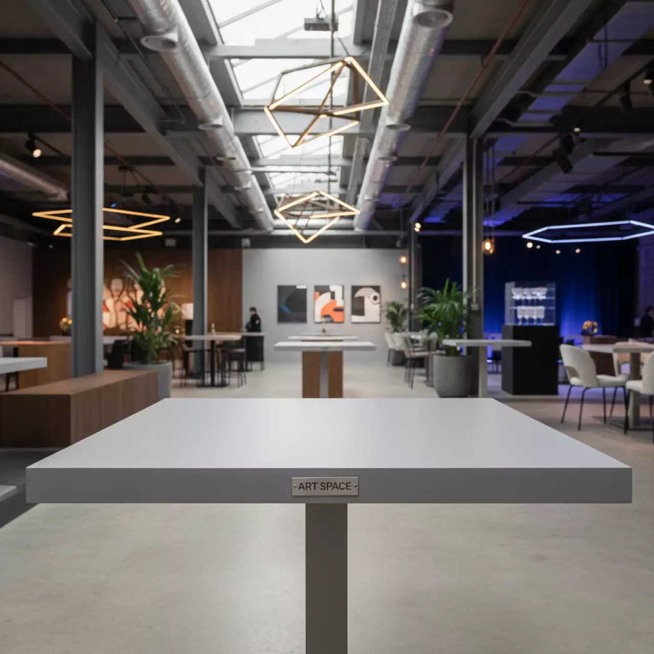 Аренда Стол квадратный светло серый Royal Family JULY MINI в Ледовом дворце «Айсберг» — ART SPACE