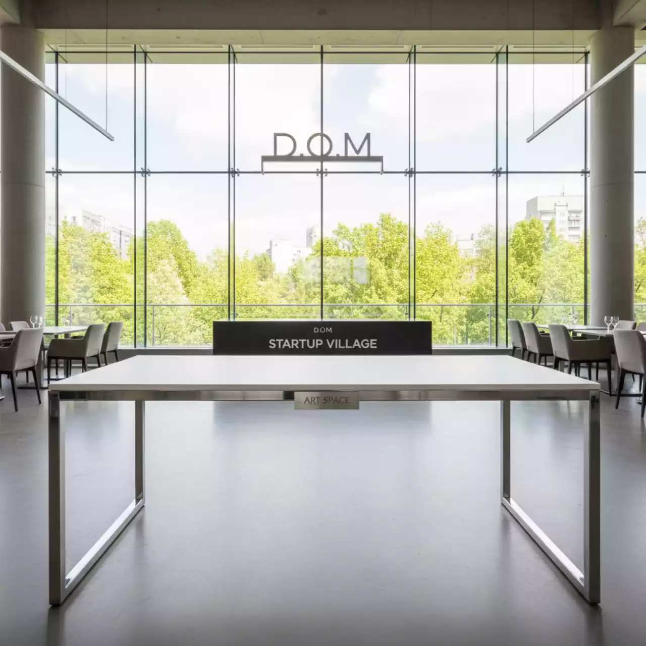 Аренда Стол Лидер 1 1200х600 белый серебро без отбойников в ресторане «D.O.M» — ART SPACE