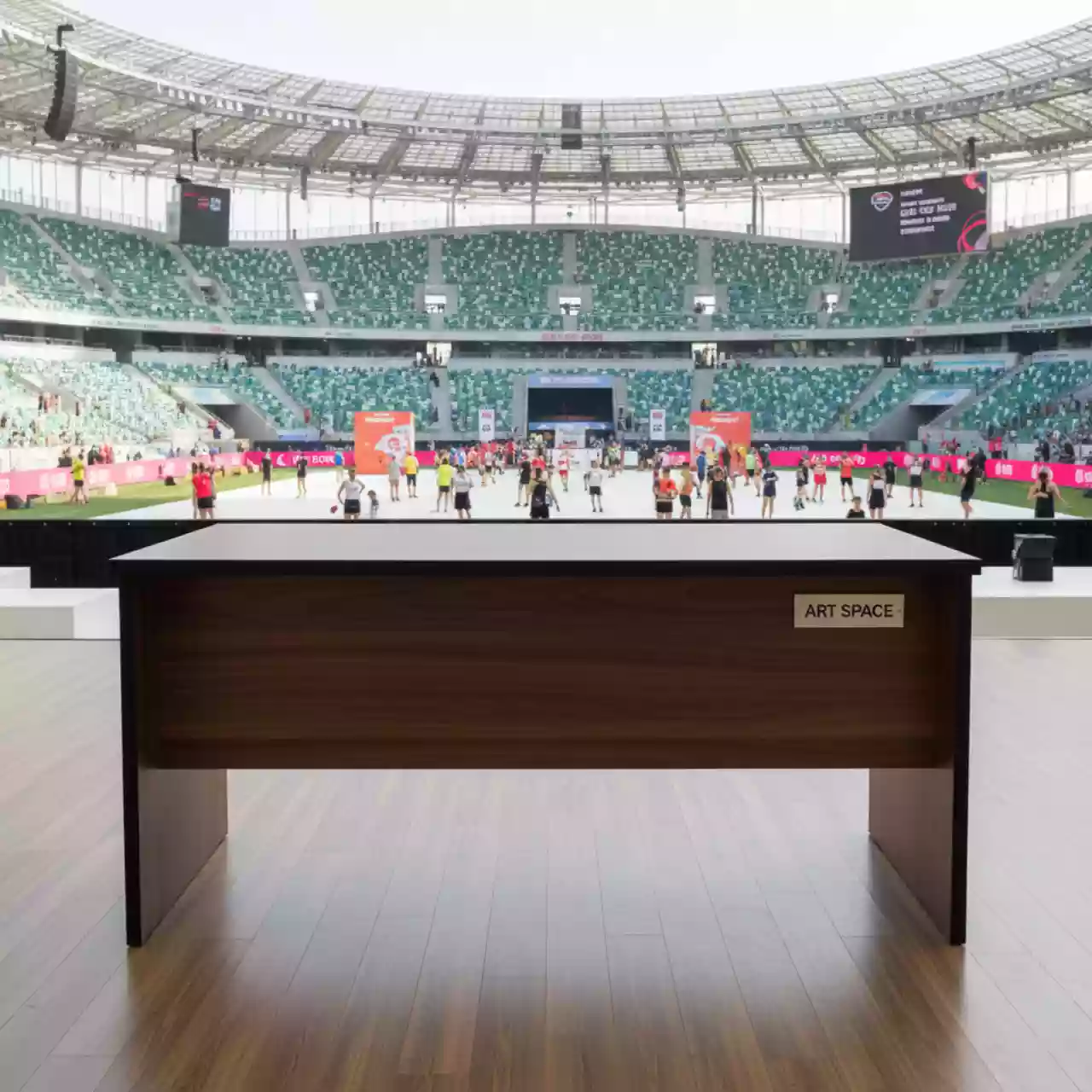 Аренда Стол Лидер 1 1200х600 венге черный кромка ПВХ на арене «Фишт» — ART SPACE