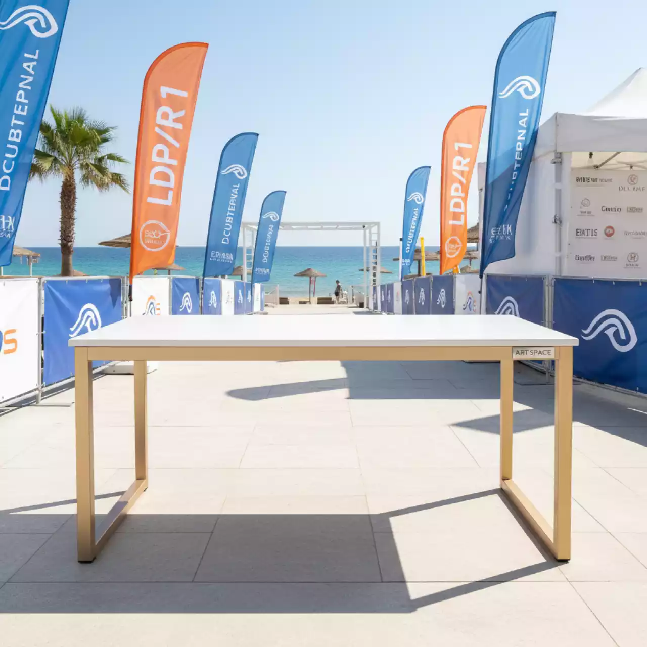 Аренда Стол Лидер 1 1200х800 белый каркас шампань в пляжном клубе Del Mar — ART SPACE