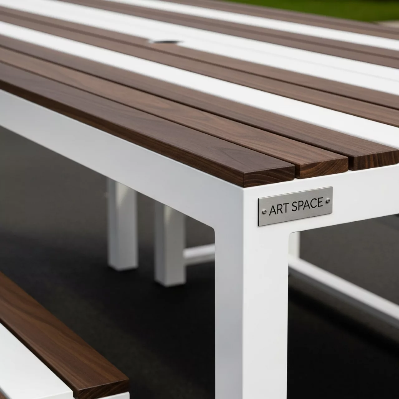 Аренда Стол Лидер 1 1500х800 уличный из реек белый темный орех в Керлинговом центре «Ледяной куб» — ART SPACE