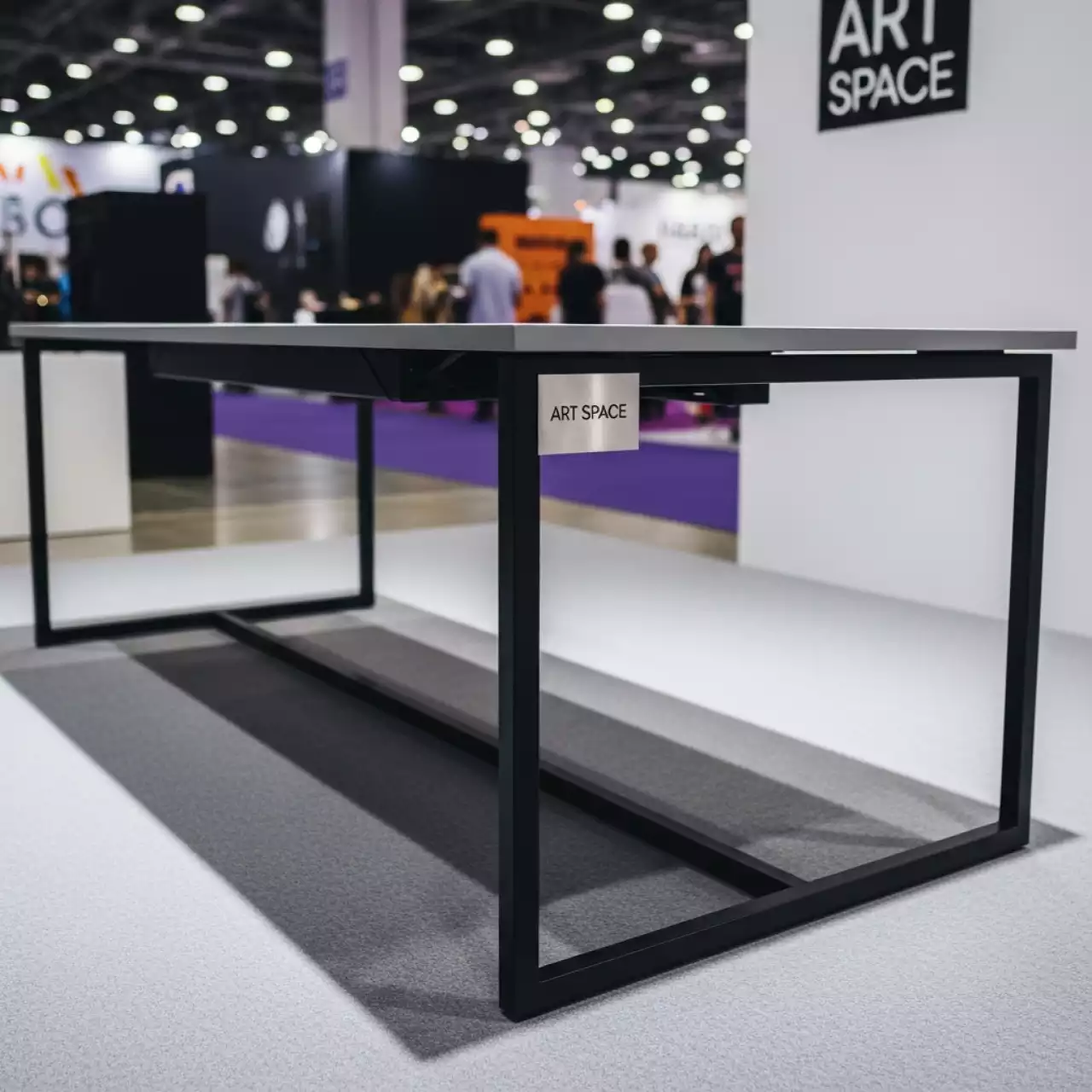 Аренда Стол Лидер 1 1500х900 серый черный каркас в ледовой арене «Шайба» — ART SPACE