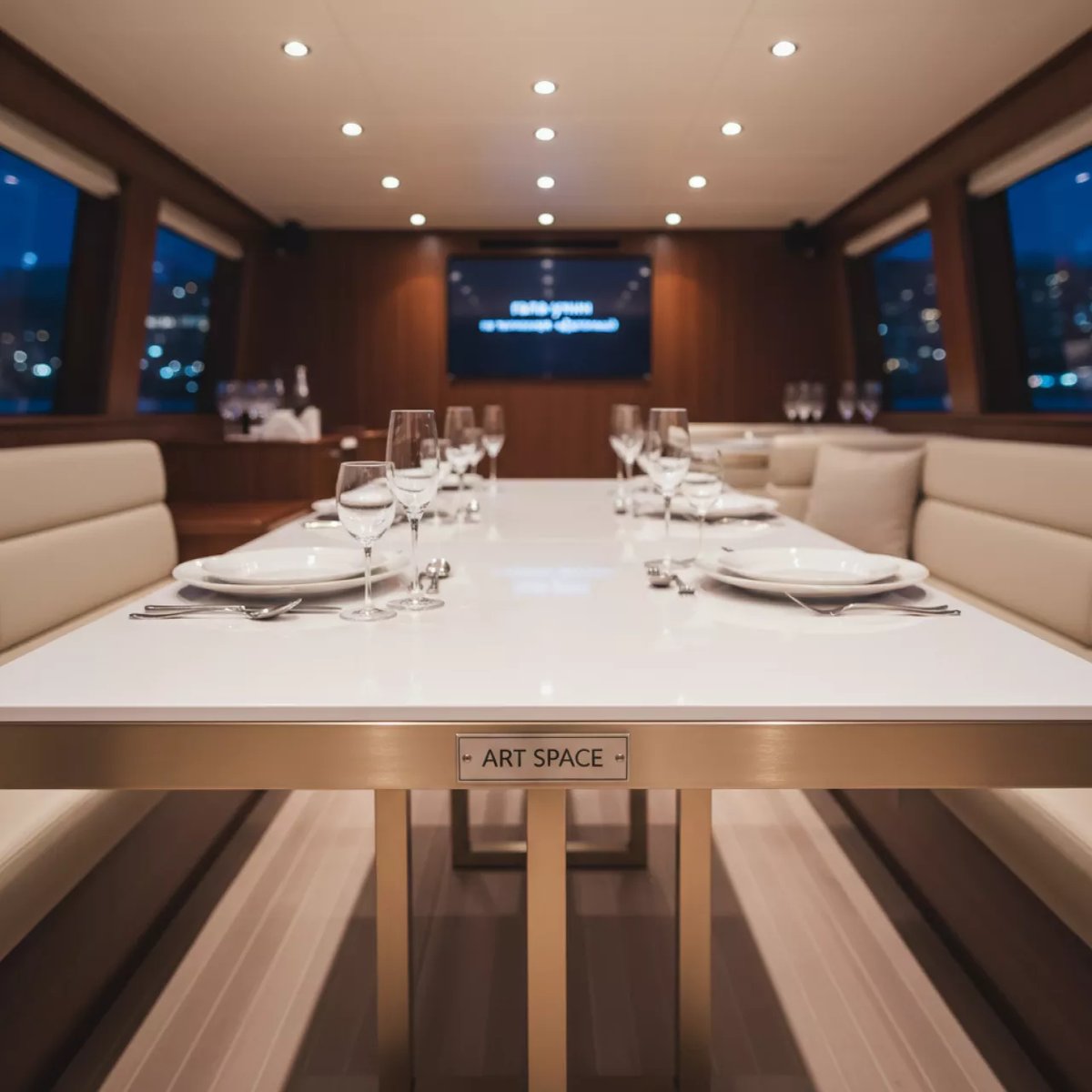 Аренда Стол Лидер 1 белый каркас шампань 1200х800 на теплоходе «Дагомыс» — ART SPACE