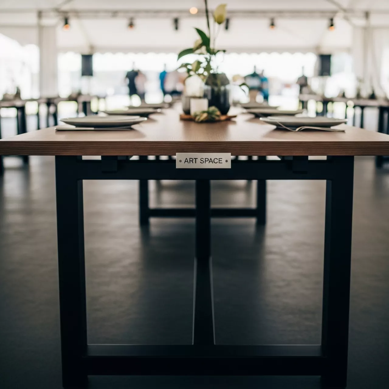 Аренда Стол Лидер 1 орех черный 1200х600 в VK Stadium Sirius — ART SPACE