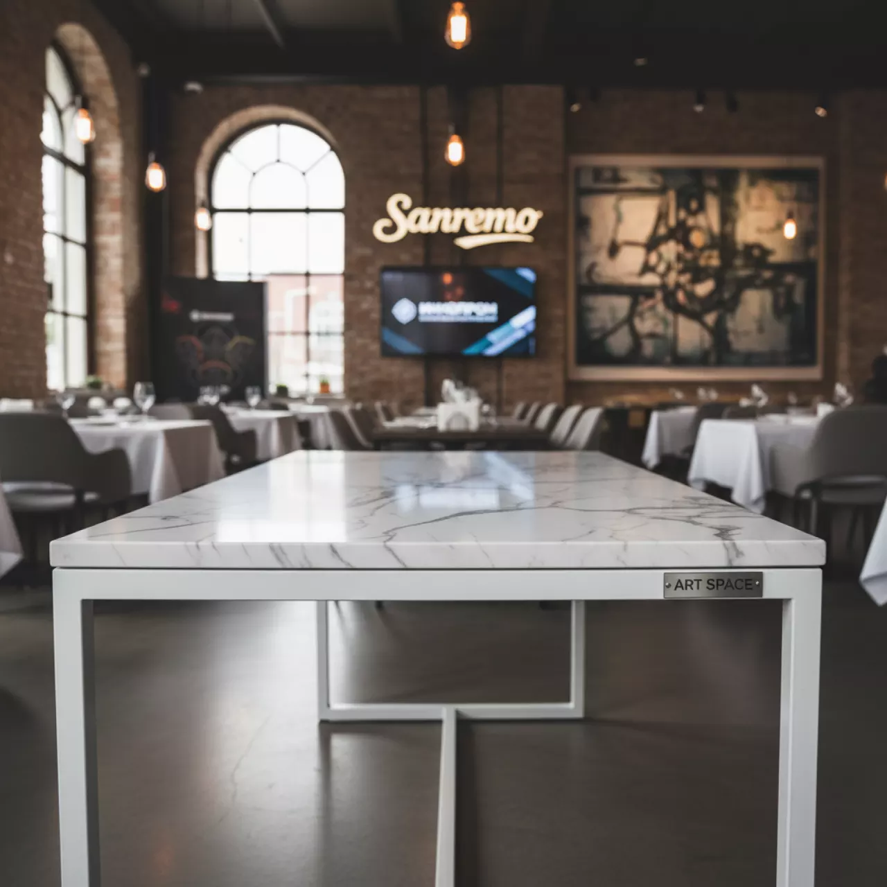 Аренда Стол Лидер 1 под мрамор белый каркас 1200х600 в ресторане «Sanremo» — ART SPACE