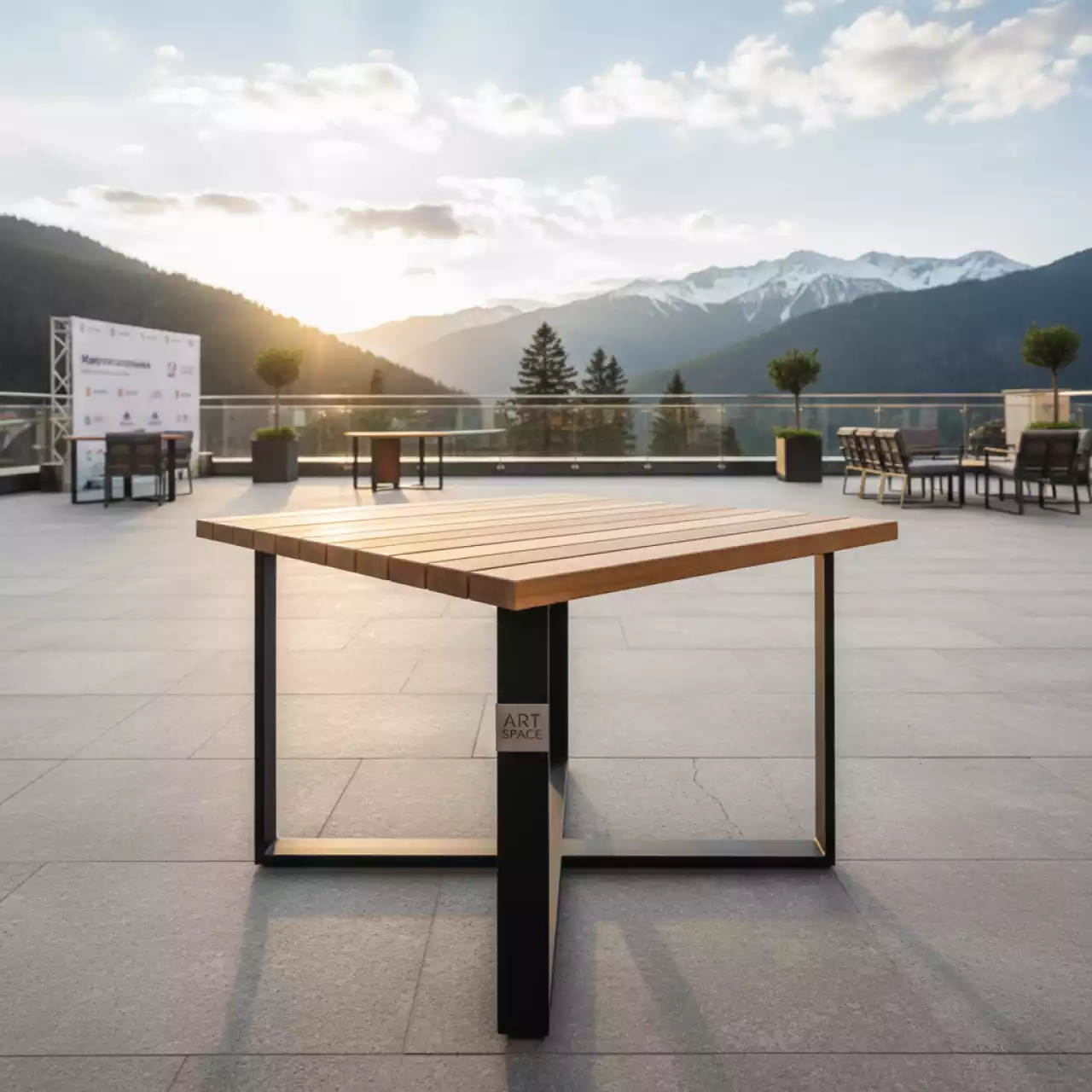 Аренда Стол Лидер 21 уличный из реек масло светлый орех черный каркас 800х800 в Sochi Marriott Krasnaya Polyana — ART SPACE